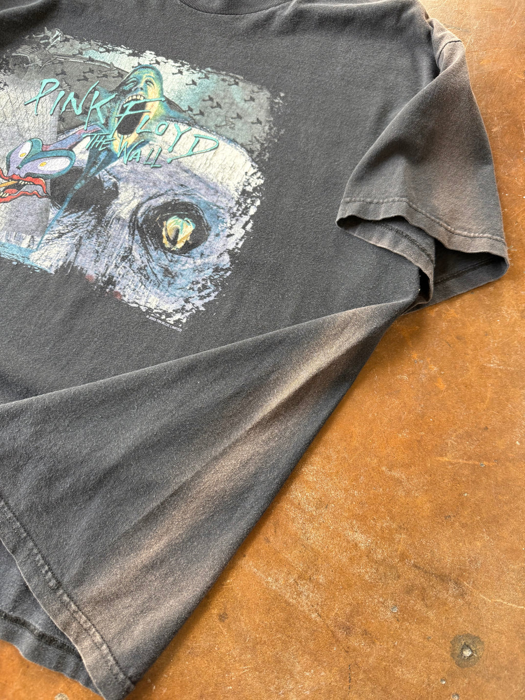 2003 Pink Floyd "the wall" band shirt (XL)