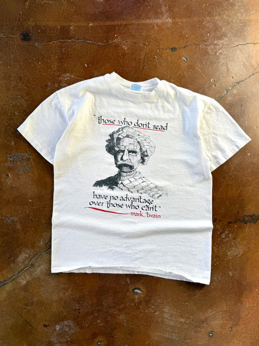 1995 Mark Twain "those who don't read have no advantage over those who can't" book shirt (MEDIUM)