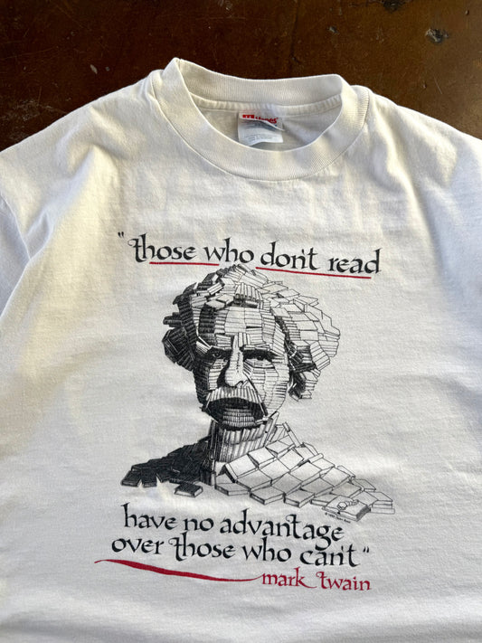 1995 Mark Twain "those who don't read have no advantage over those who can't" book shirt (MEDIUM)