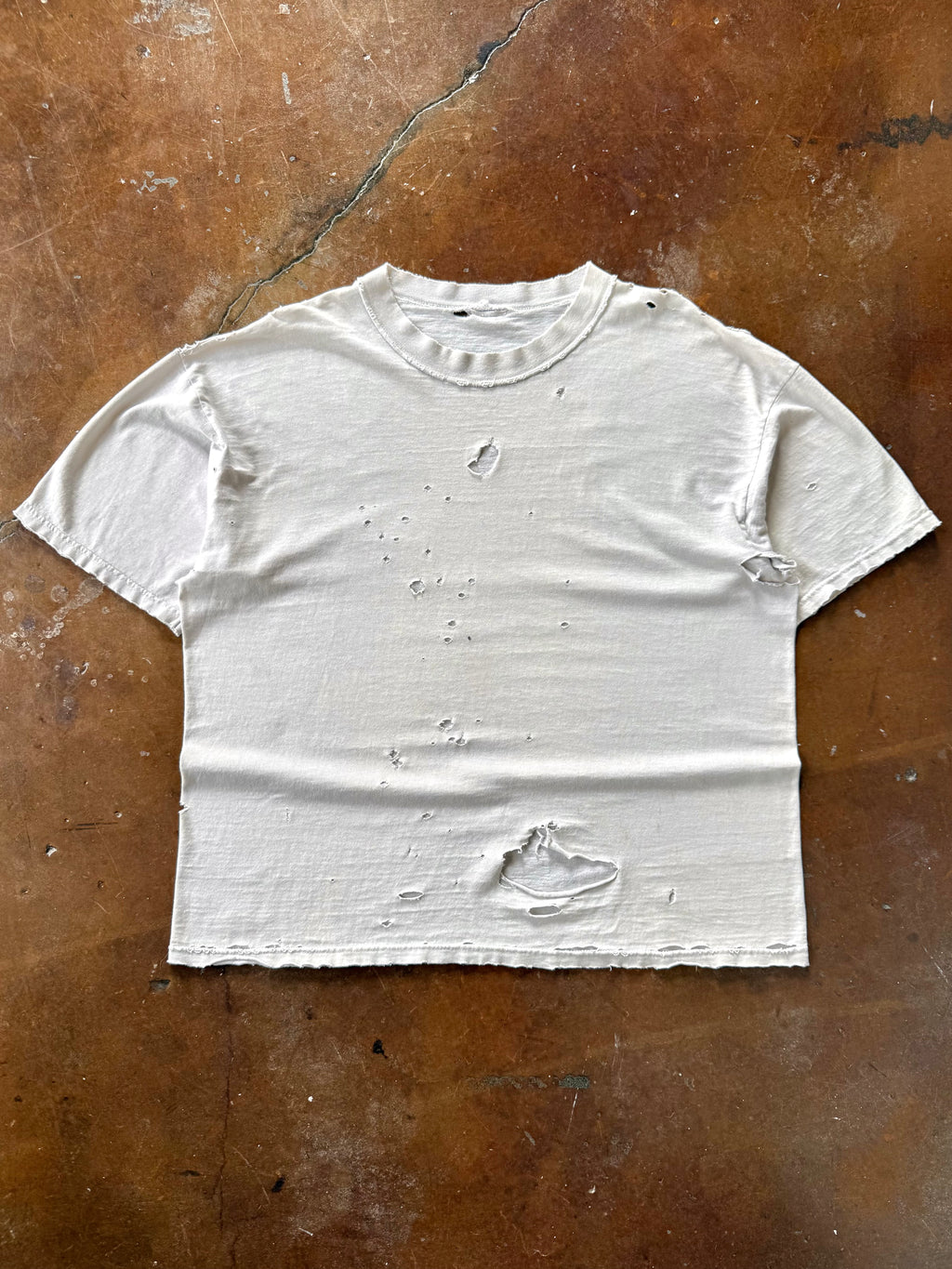 2000s distressed White blank shirt (XL)