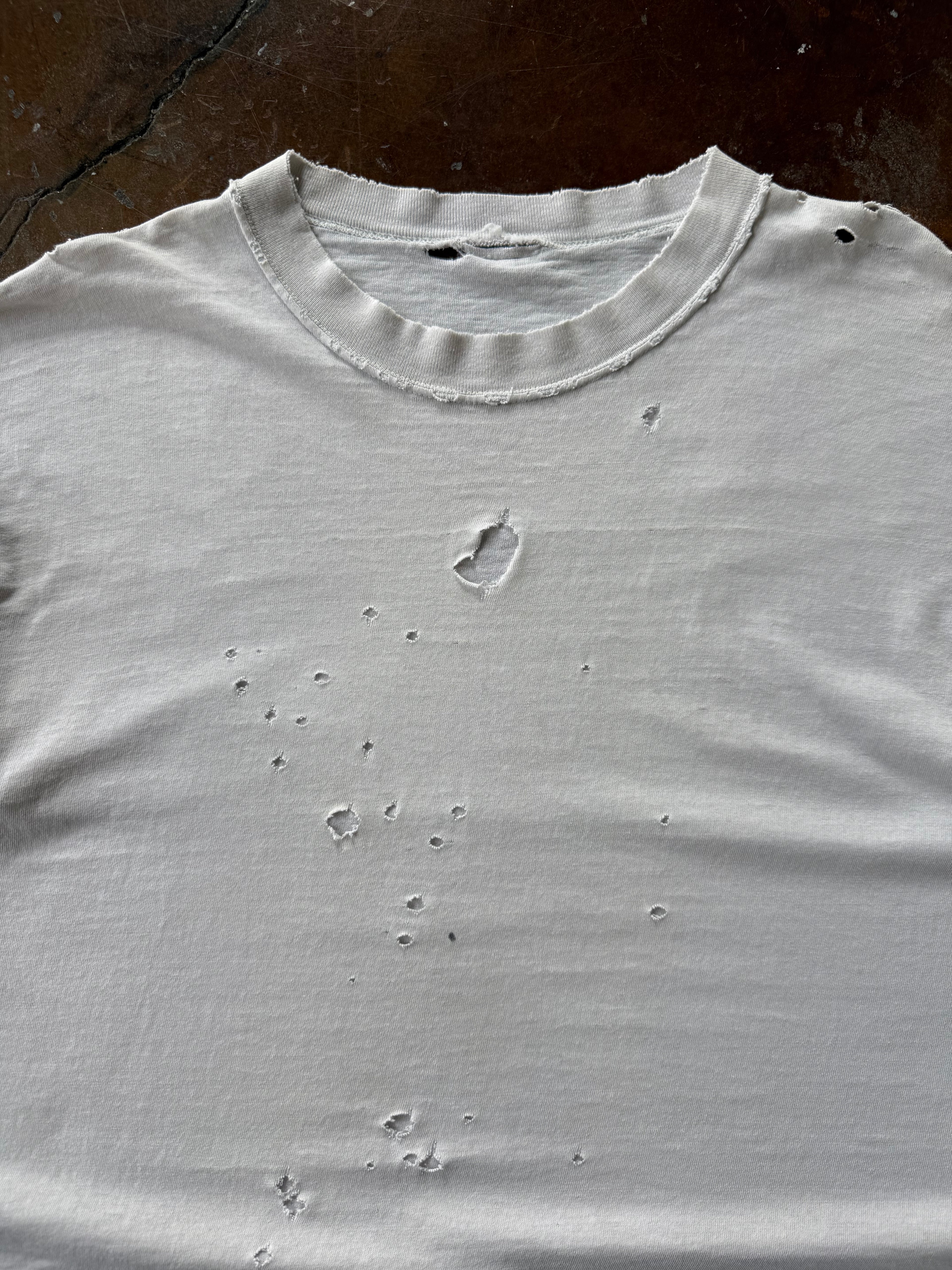2000s distressed White blank shirt (XL)