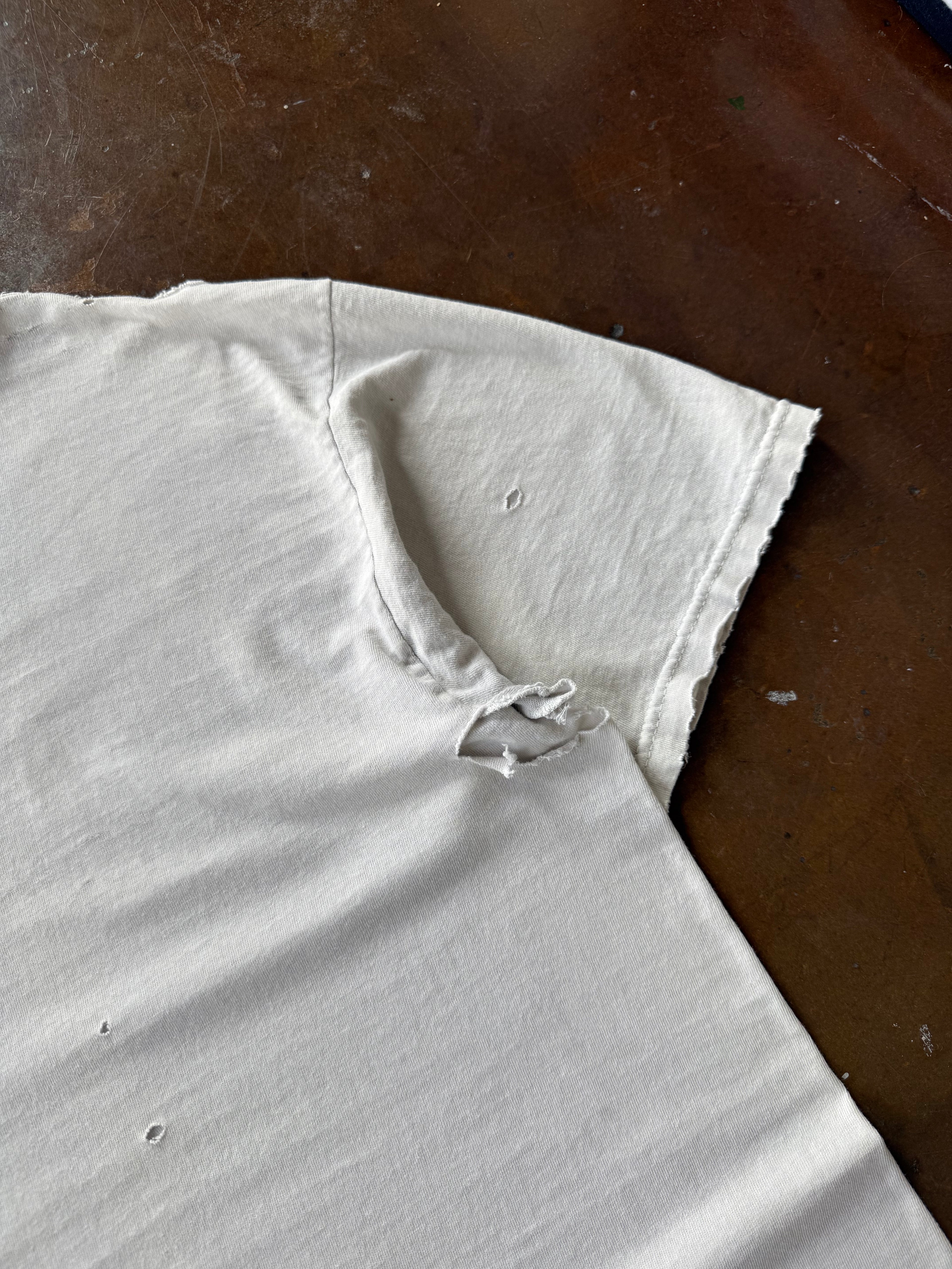 2000s distressed White blank shirt (XL)