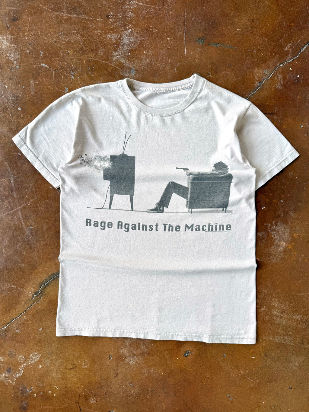 2010 Rage Against the Machine band shirt (MEDIUM)