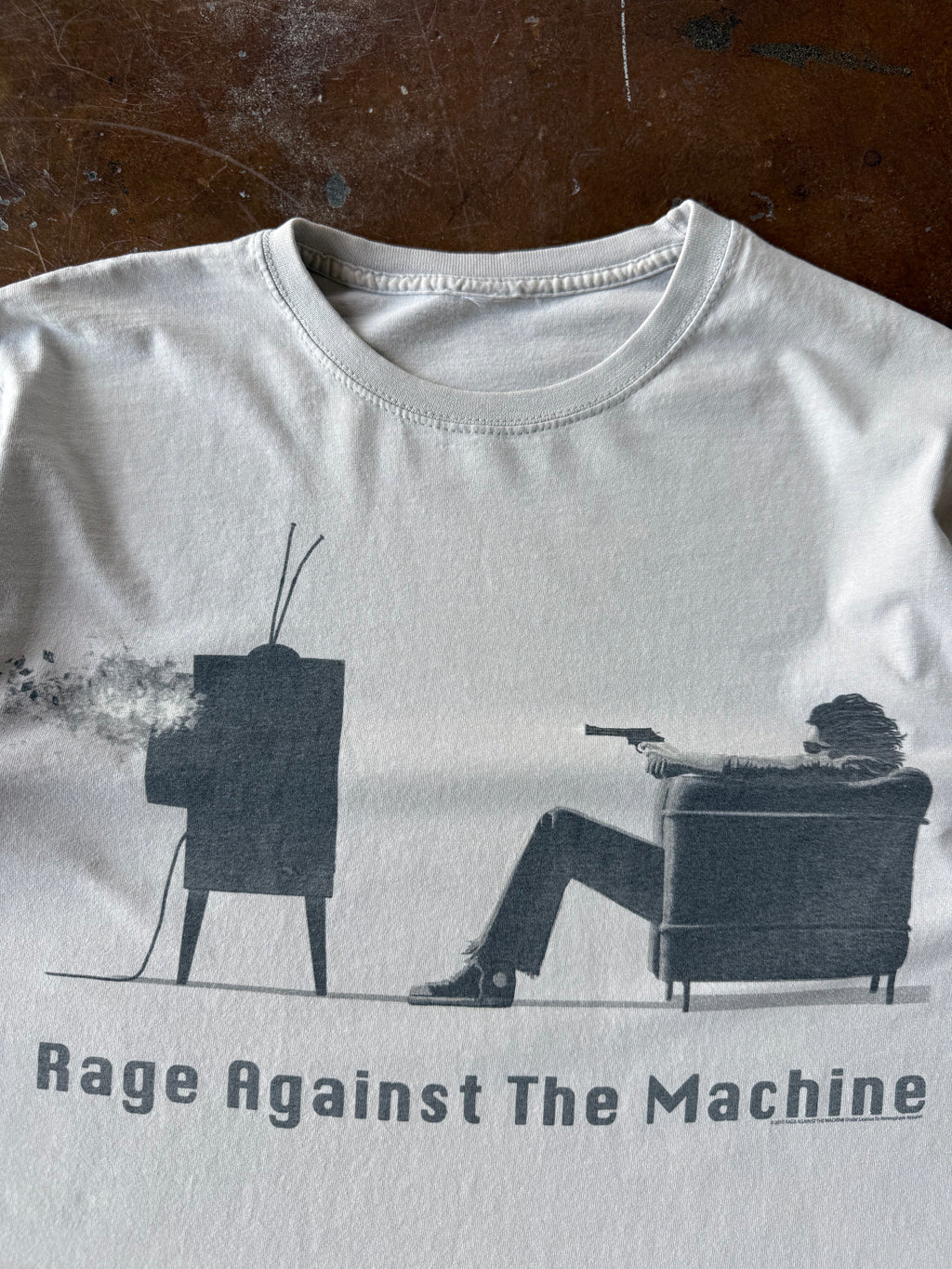 2010 Rage Against the Machine band shirt (MEDIUM)