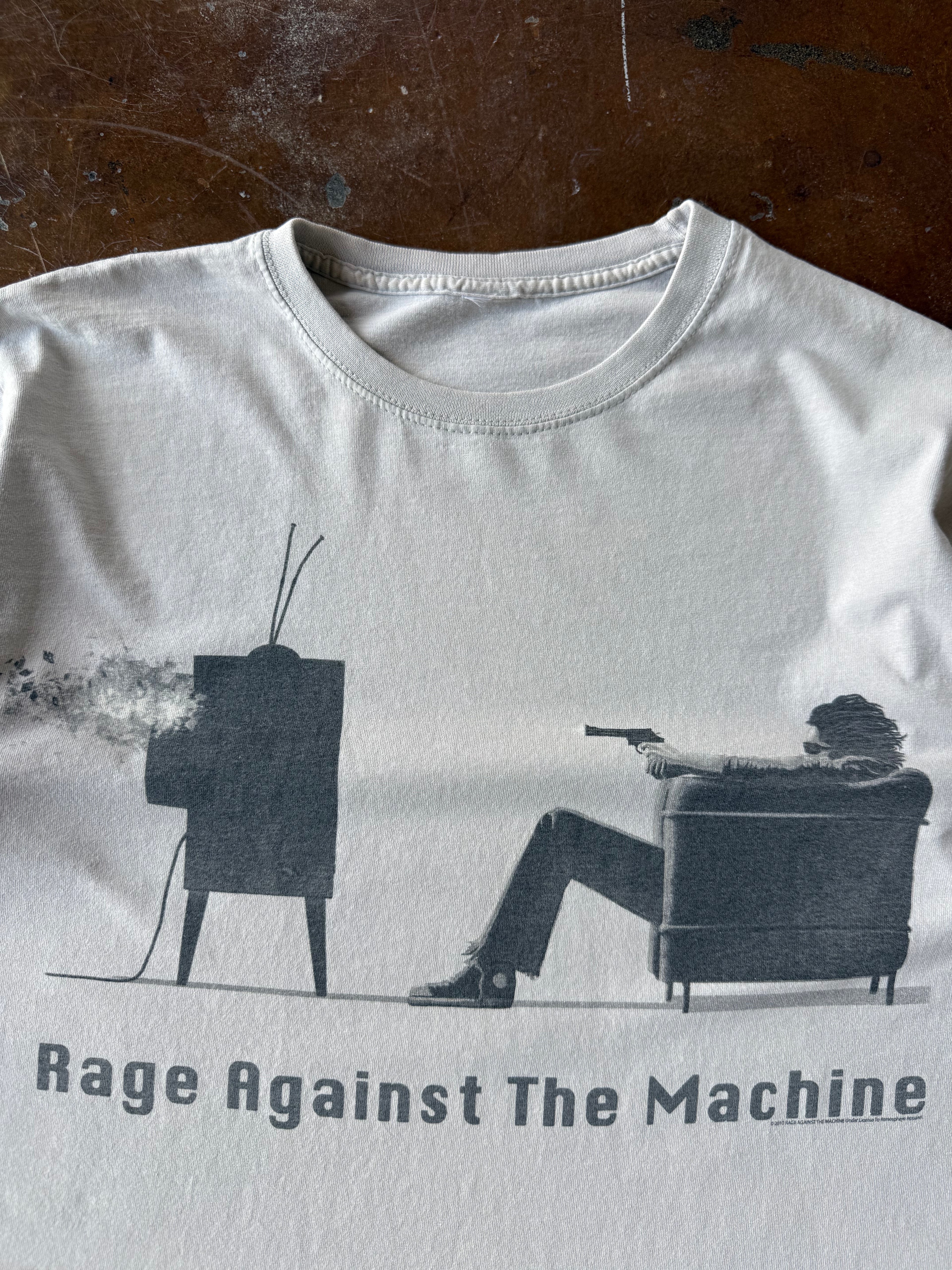 2010 Rage Against the Machine band shirt (MEDIUM)