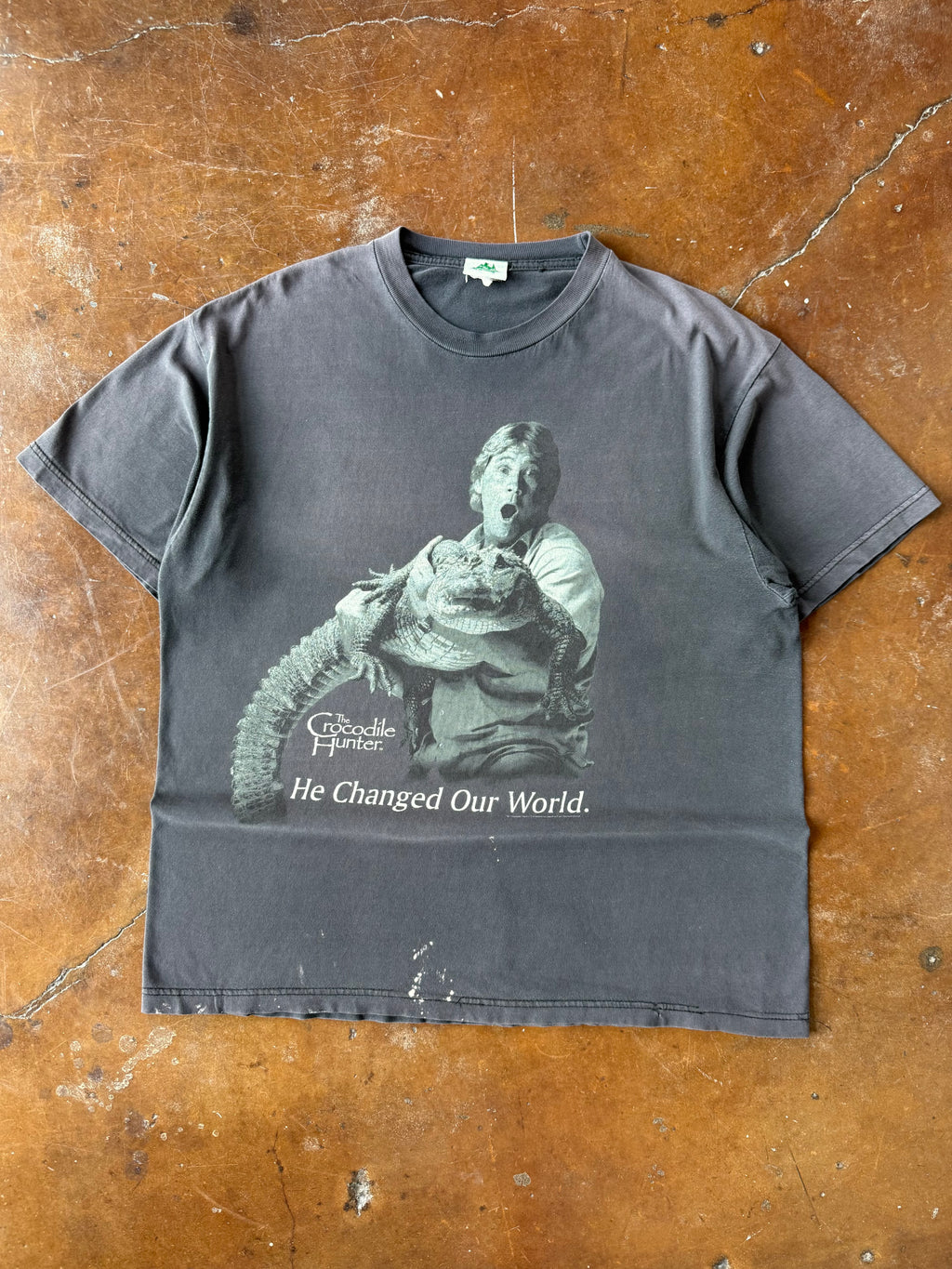 2000s faded Steve Irwin "crocodile hunter" shirt (XL)
