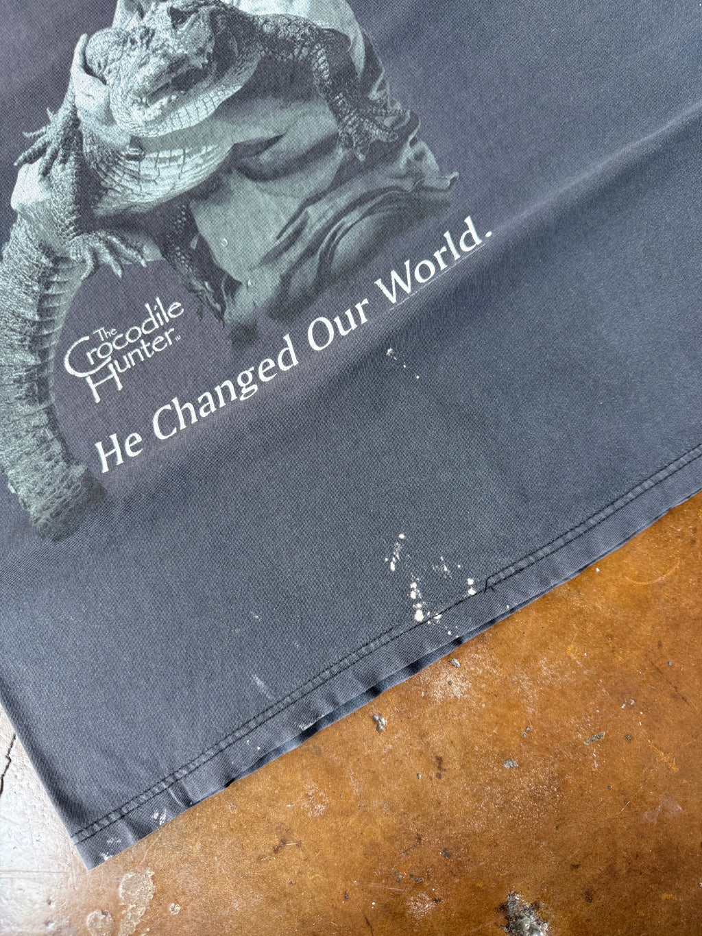 2000s faded Steve Irwin "crocodile hunter" shirt (XL)