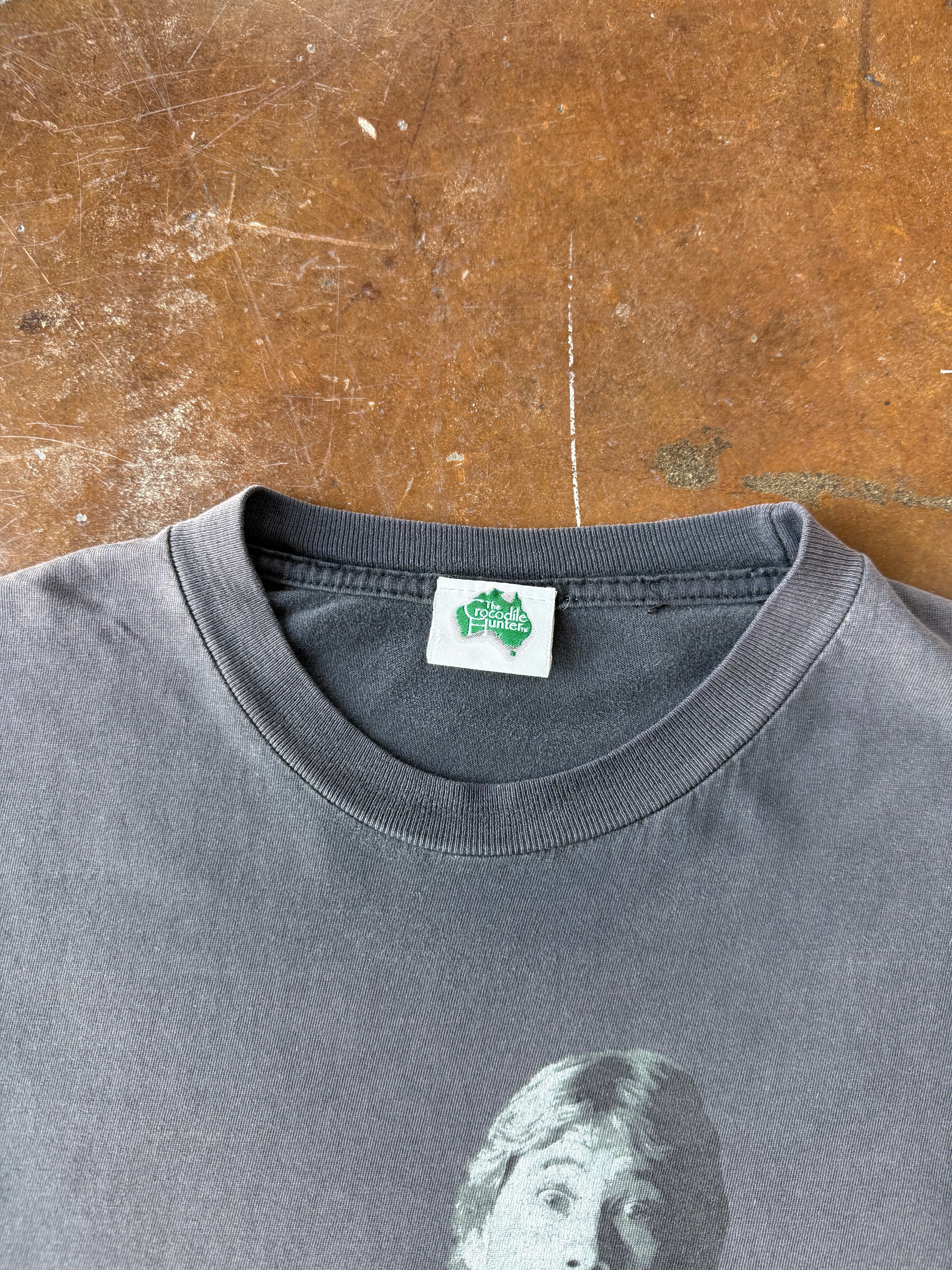 2000s faded Steve Irwin "crocodile hunter" shirt (XL)