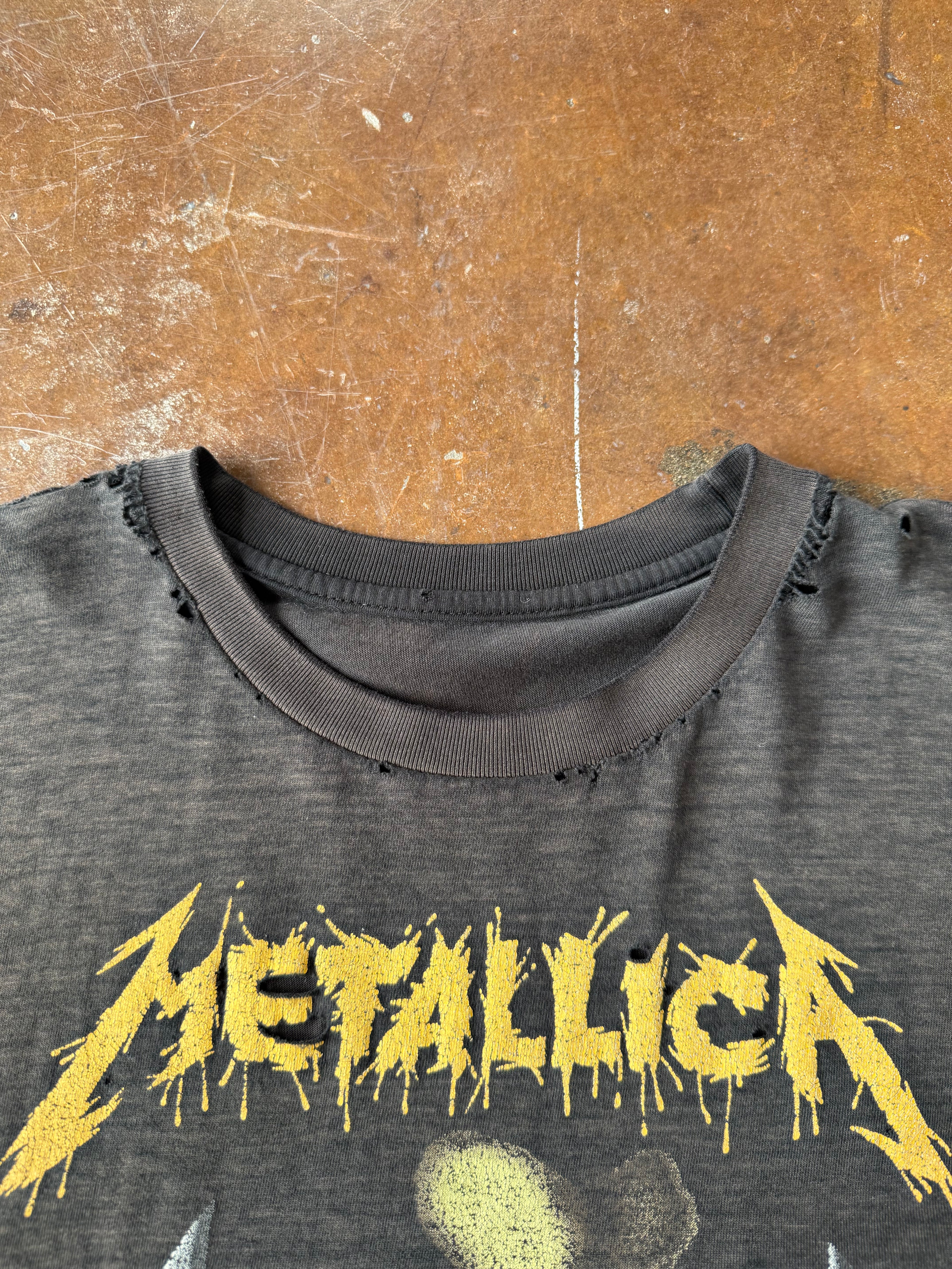 90s faded & distressed Metallica euro band shirt (XL)