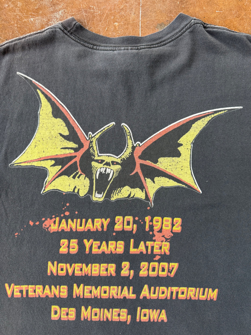 2007 Ozzy Osbourne "bat" band shirt (LARGE)
