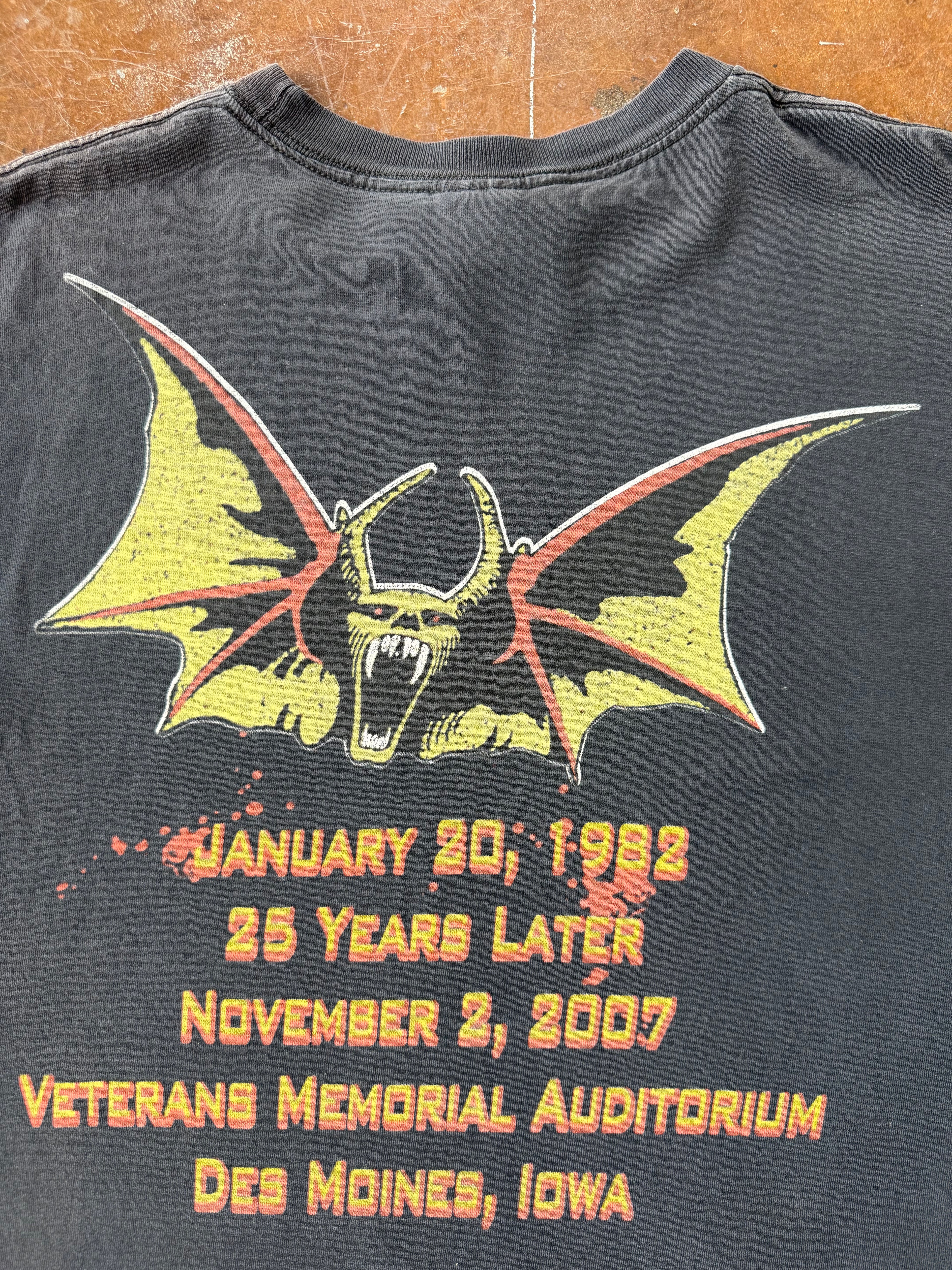 2007 Ozzy Osbourne "bat" band shirt (LARGE)