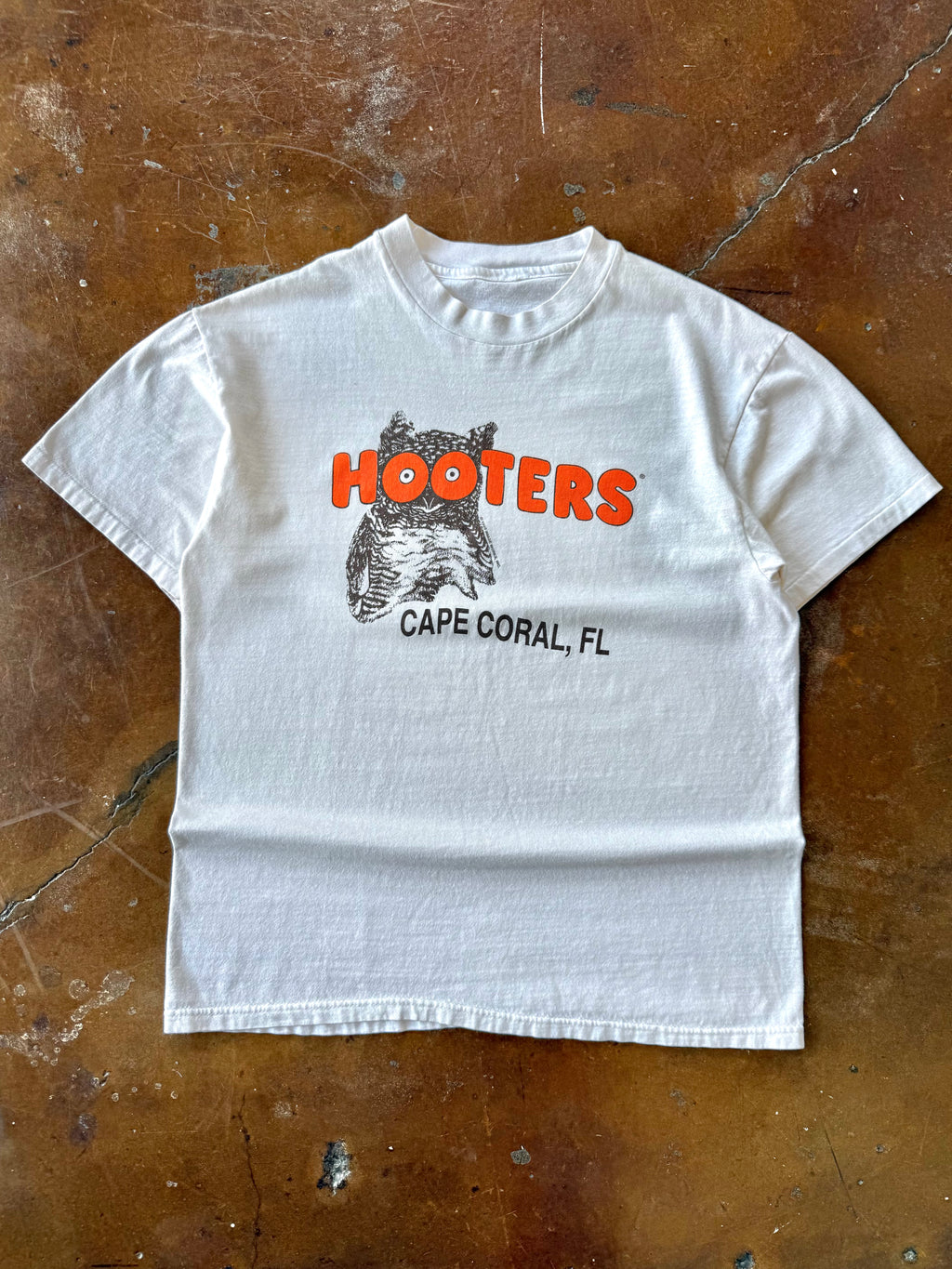 1995 Hooters "owl logo" bar shirt (LARGE)