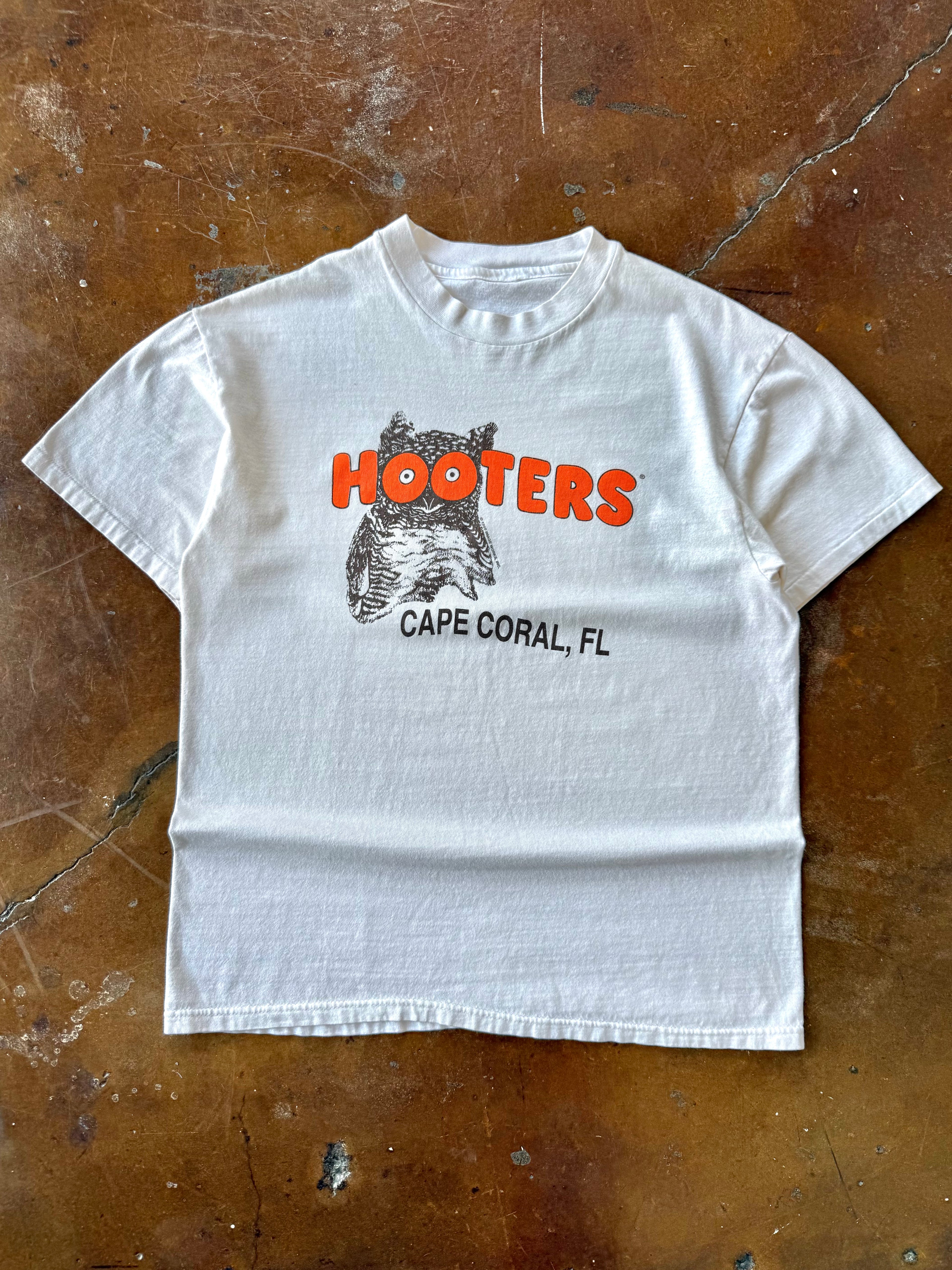 1995 Hooters "owl logo" bar shirt (LARGE)