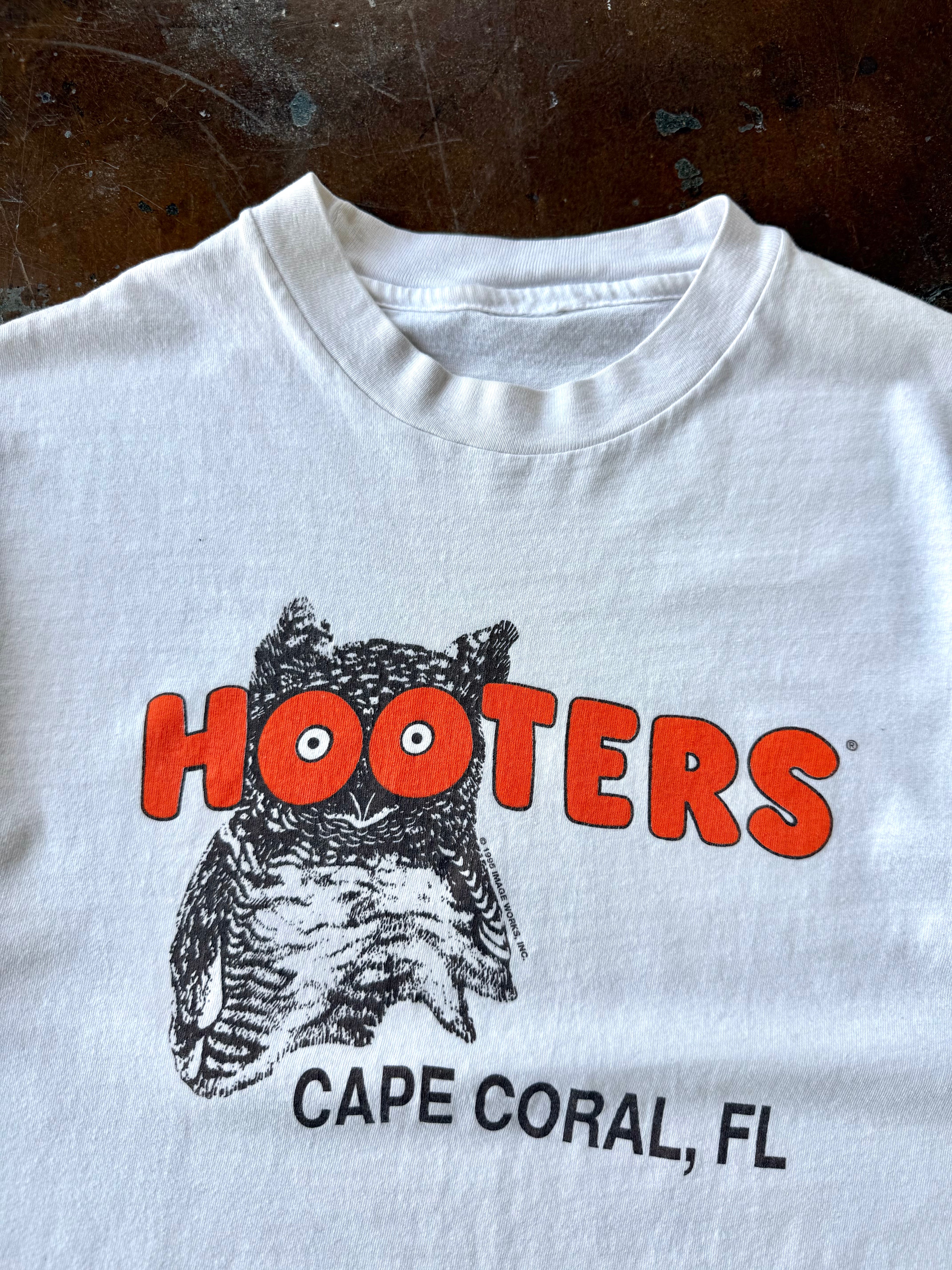 1995 Hooters "owl logo" bar shirt (LARGE)