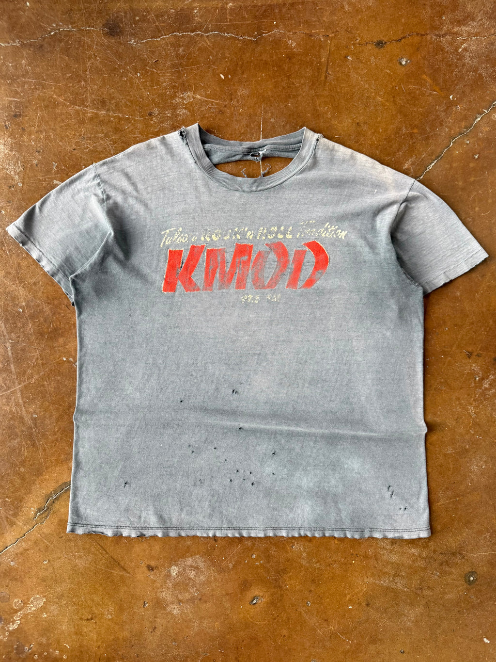 90s faded & distressed KMOD rock n' roll radio station shirt (XL)