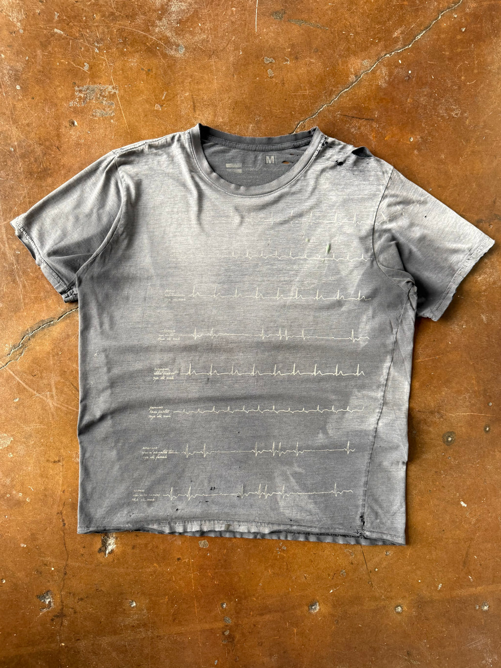 2000s faded & distressed Static graphic shirt (MEDIUM)