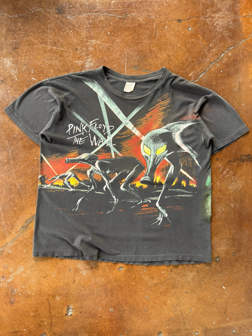90s Pink Floyd "the wall" band shirt (XL)