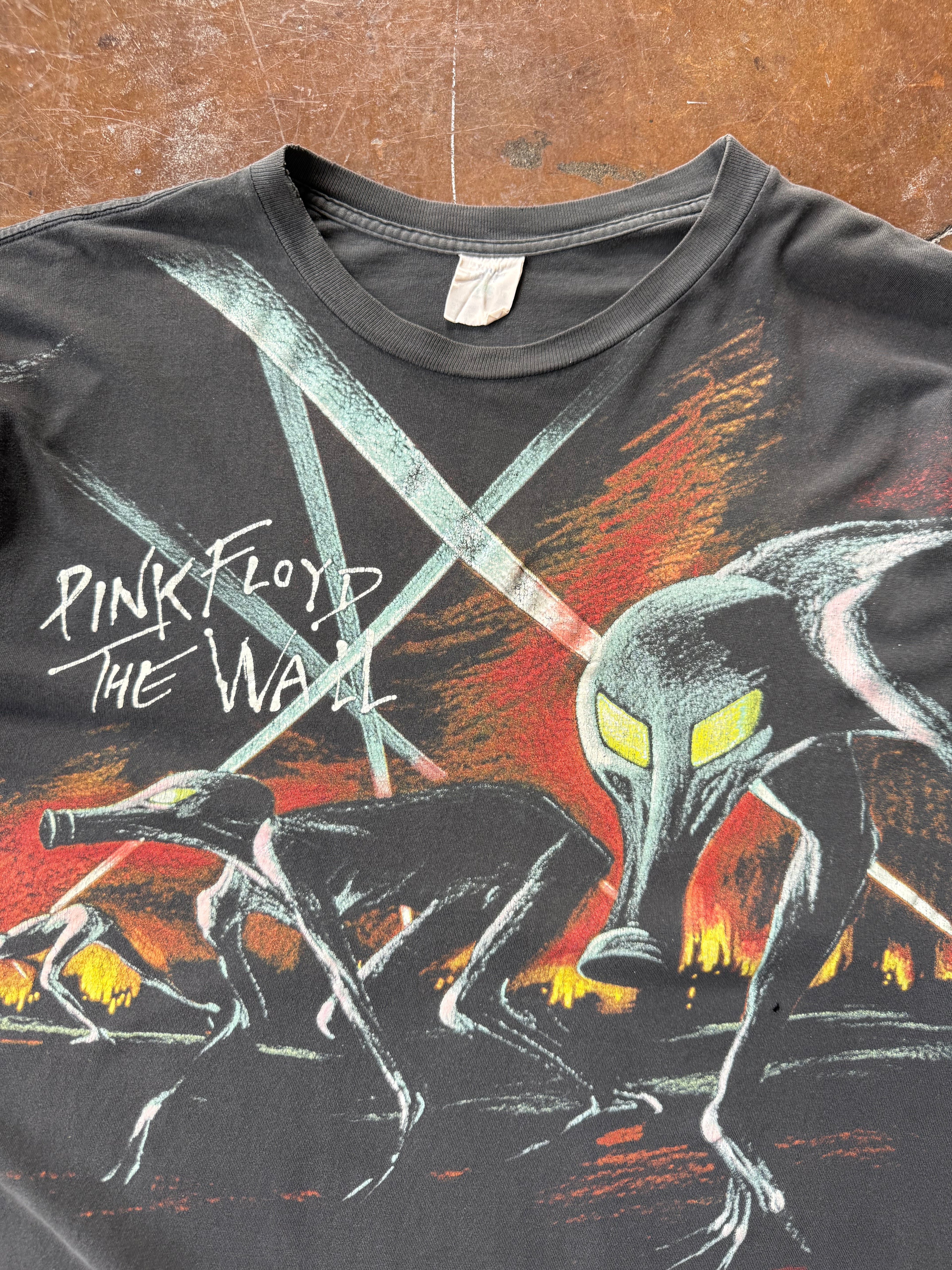 90s Pink Floyd "the wall" band shirt (XL)