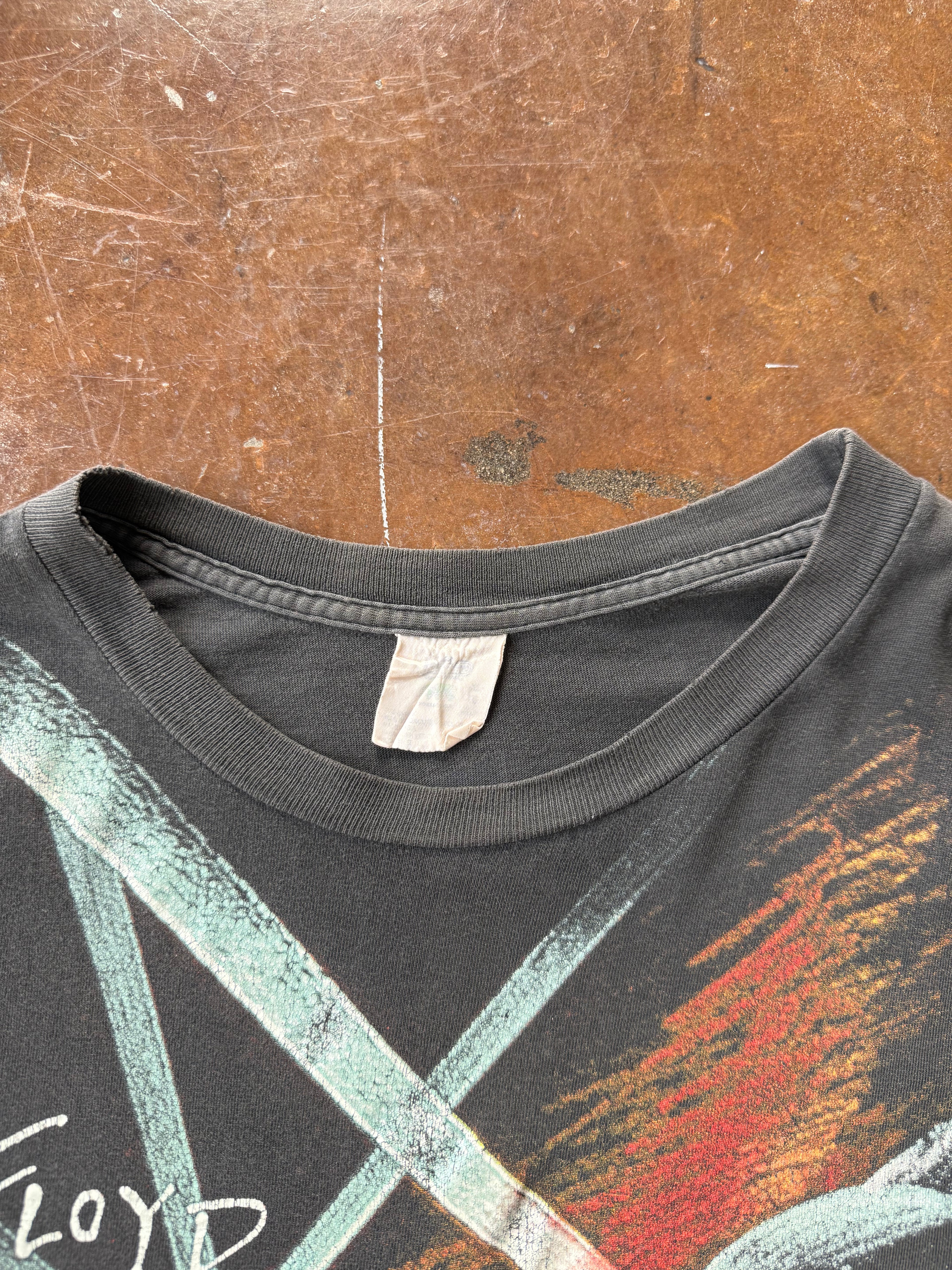 90s Pink Floyd "the wall" band shirt (XL)