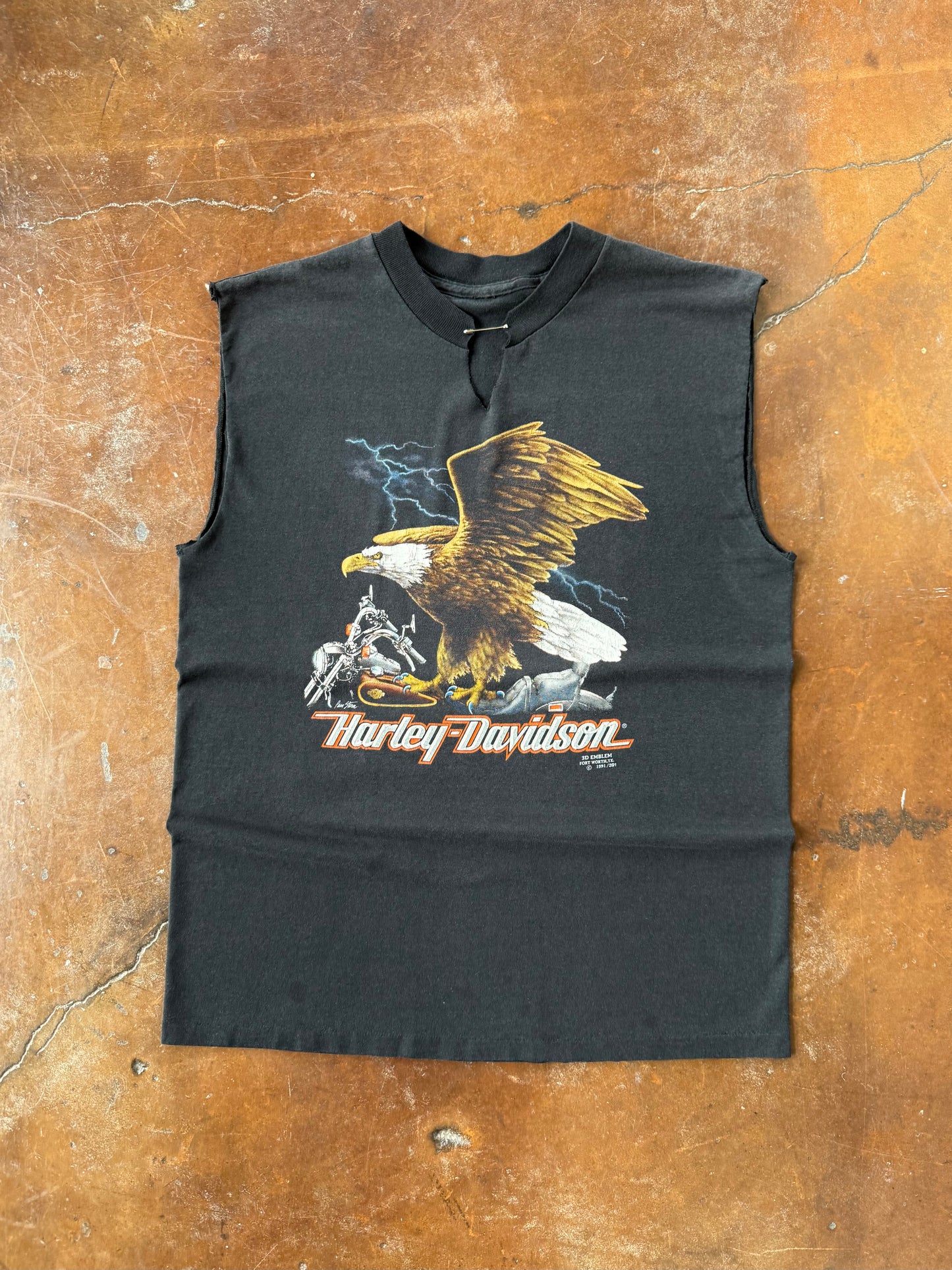 1991 Harley Davidson "lightning eagle" 3D emblem cut-off shirt (LARGE)