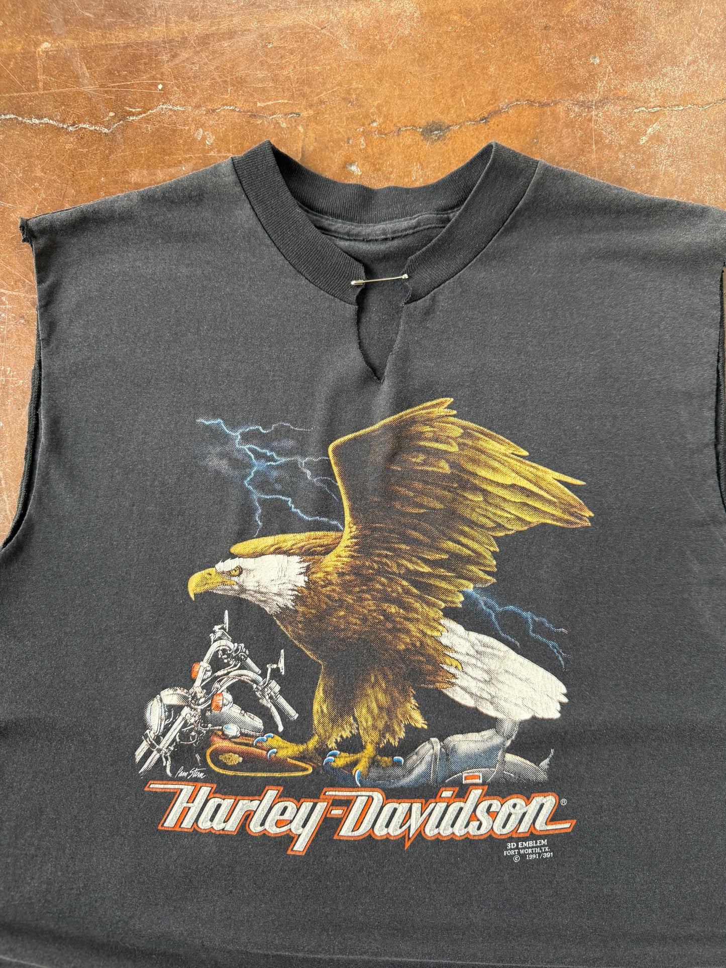 1991 Harley Davidson "lightning eagle" 3D emblem cut-off shirt (LARGE)