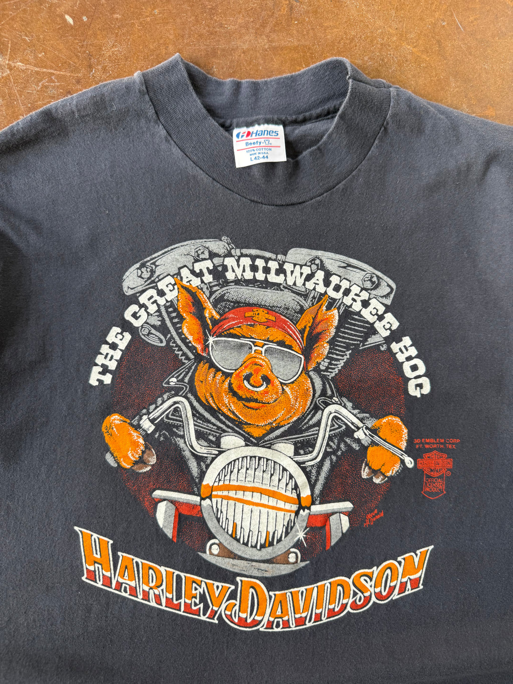 80s Harley Davidson "the great milwaukee hog" 3D emblem shirt (LARGE)