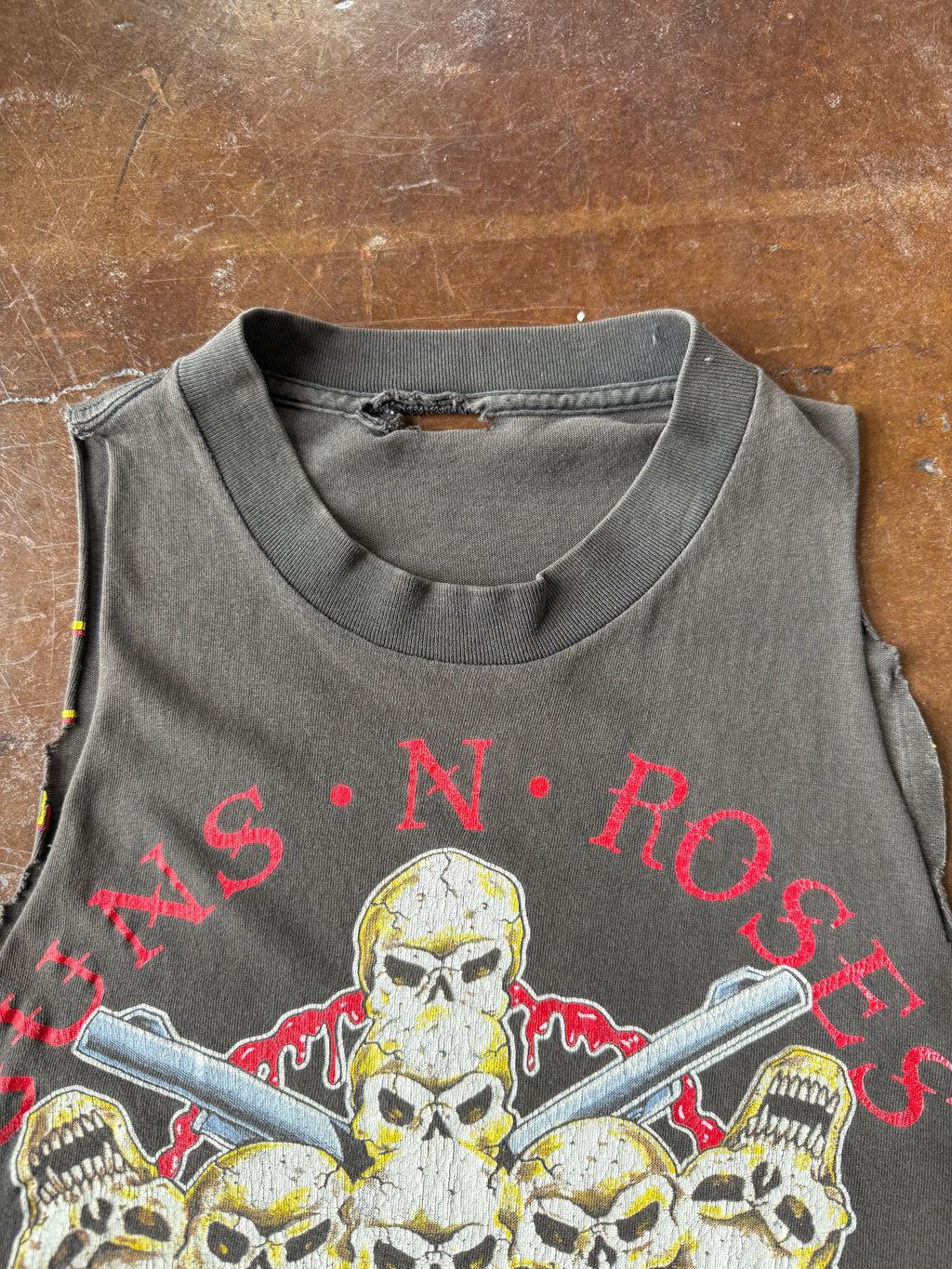 1991 Guns n' Roses "use your illusion" chopped band shirt (XL)
