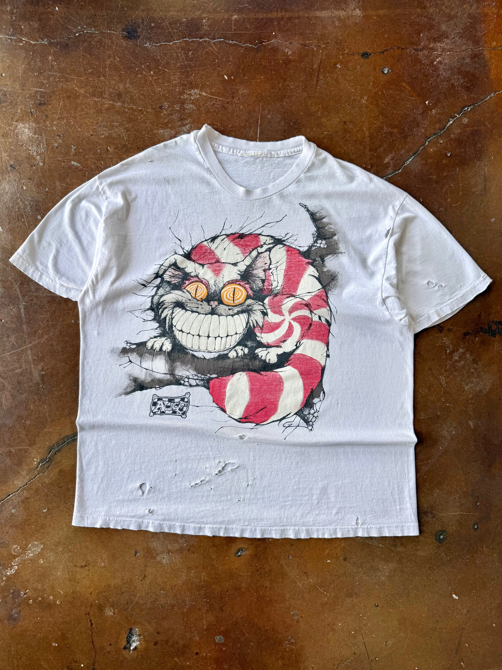 90s distressed Alice in Wonderland "cheshire cat" shirt (XL)
