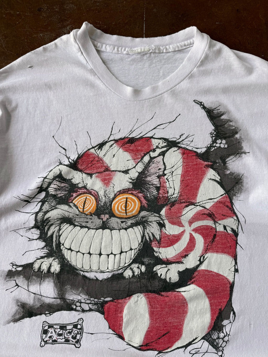 90s distressed Alice in Wonderland "cheshire cat" shirt (XL)