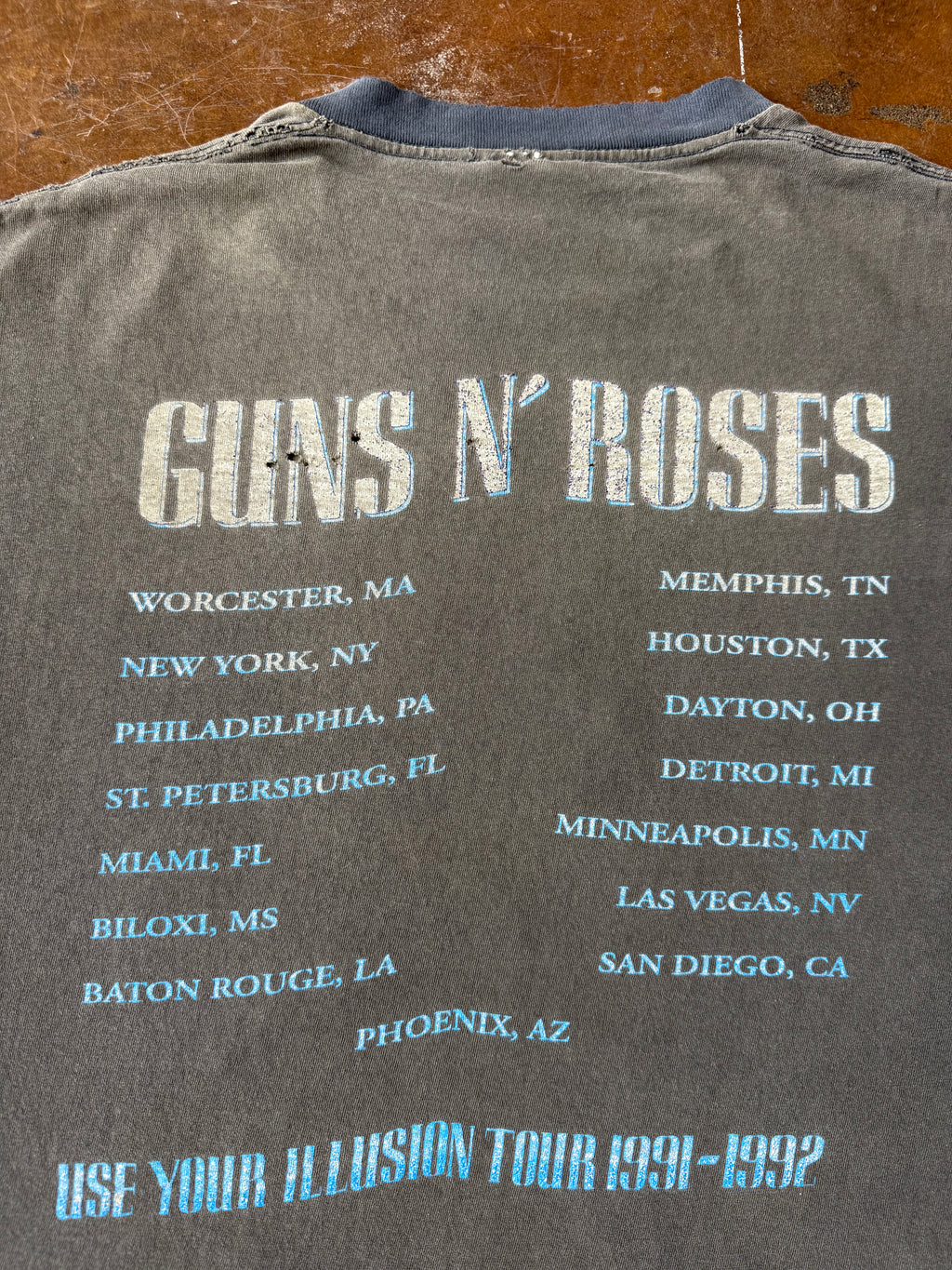 1991 faded & distressed Guns N' Roses "use your illusion" tour shirt (XL)