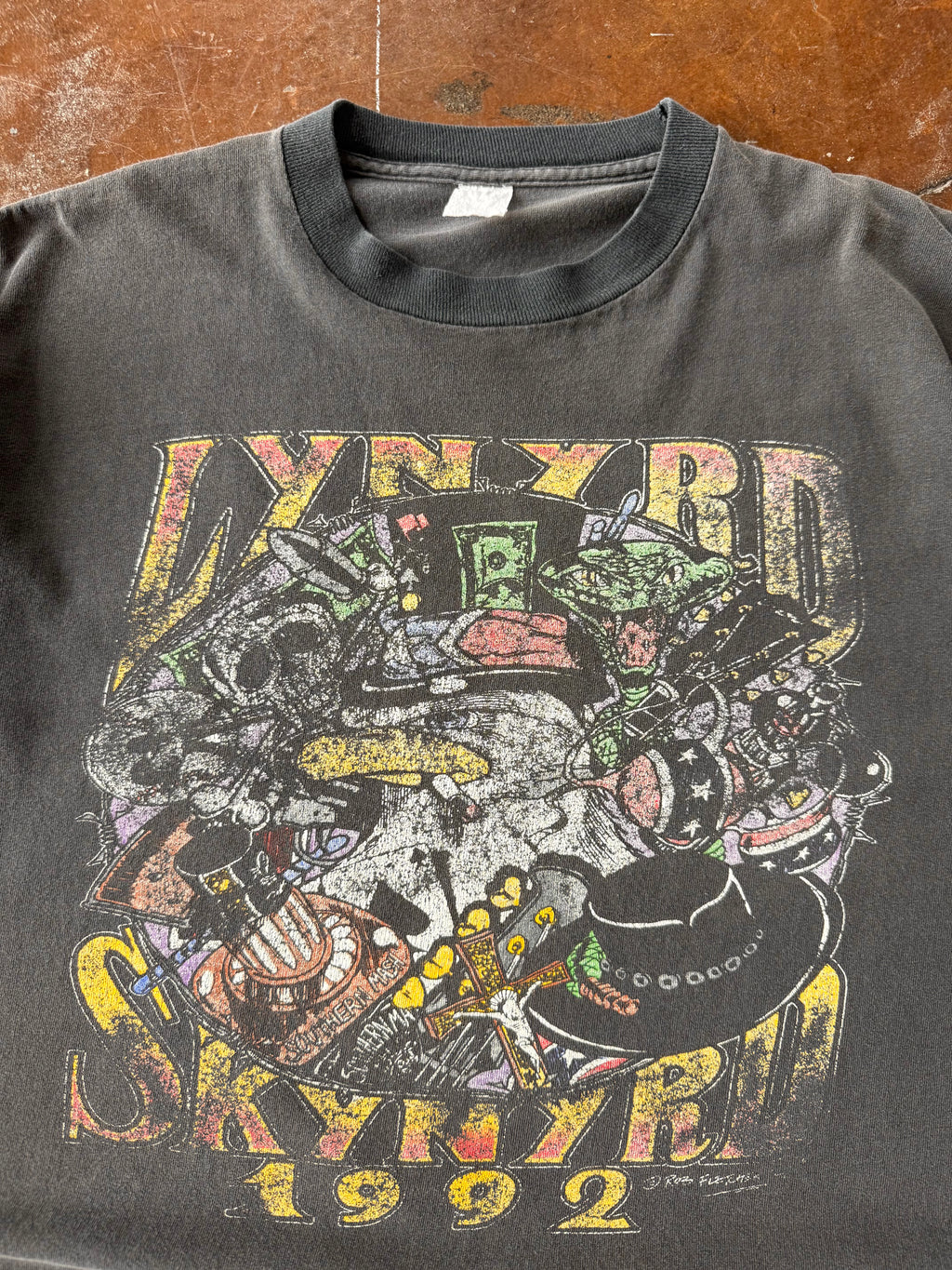 1992 faded Lynard Skynyrd band shirt (LARGE)