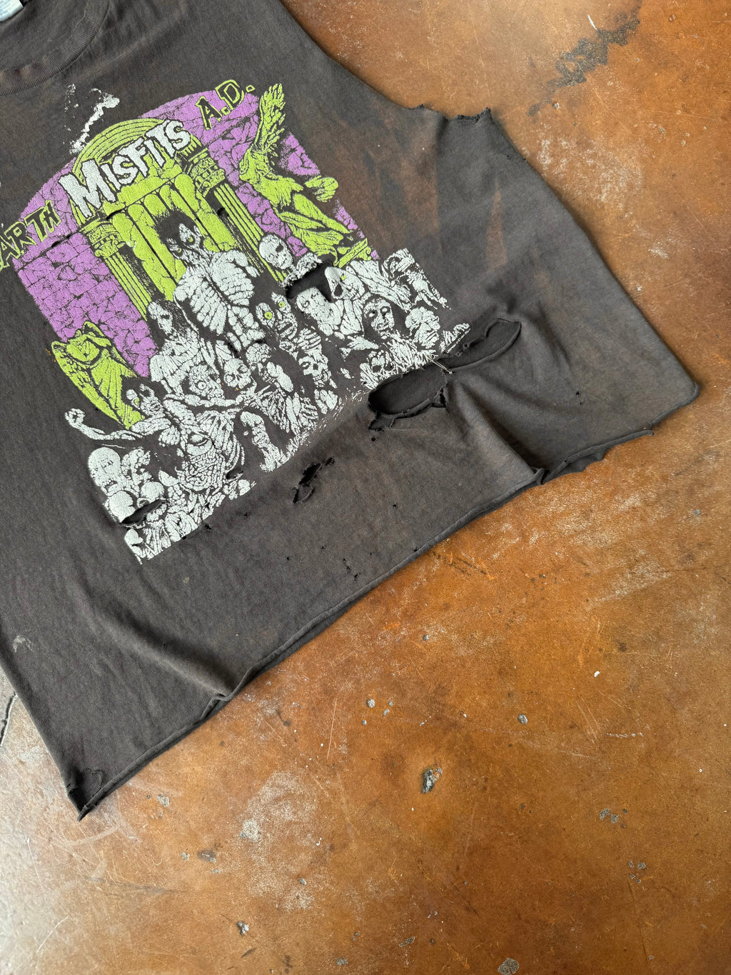 90s faded & distressed Misfits cut-off band shirt (XL)