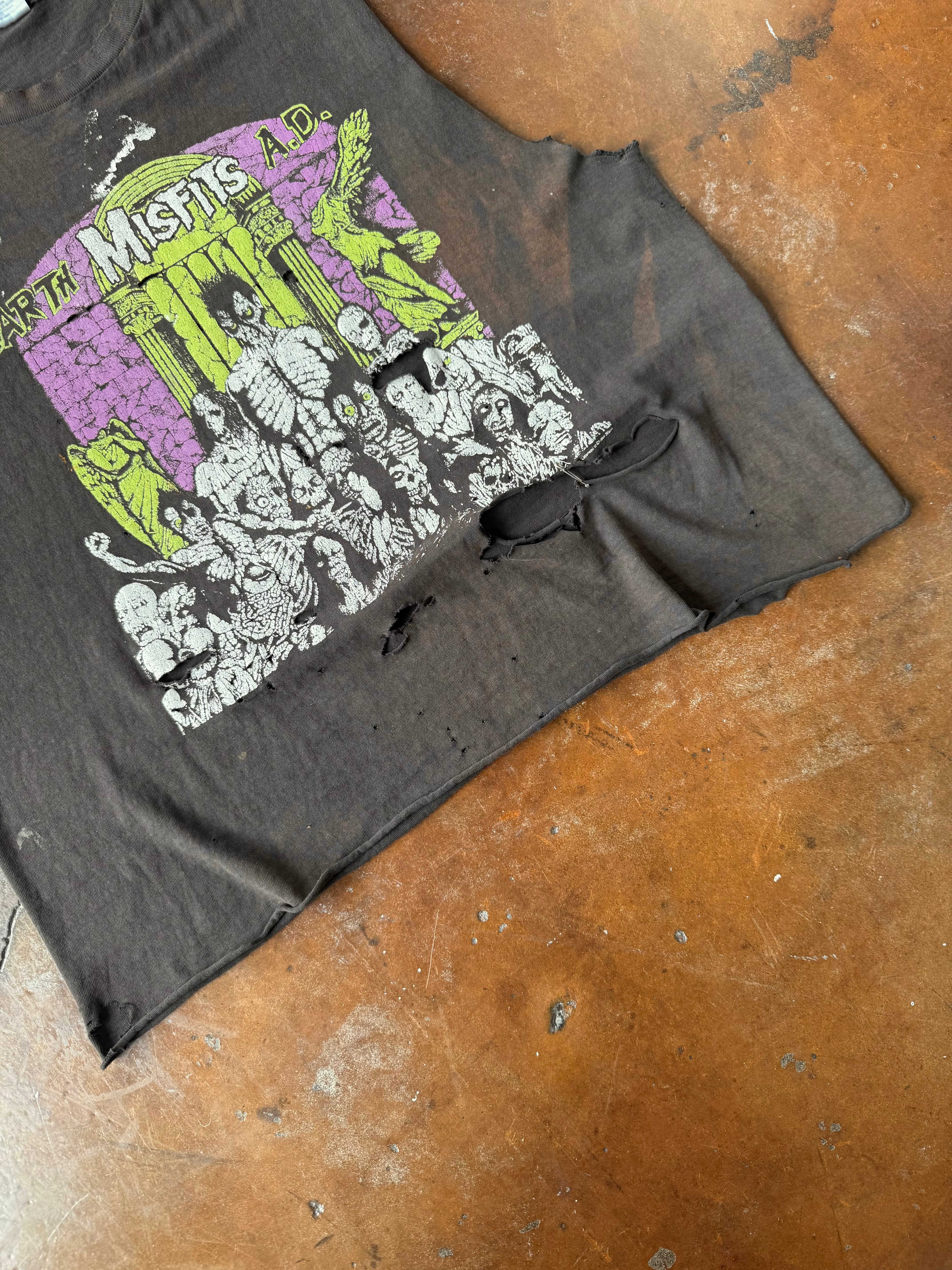 90s faded & distressed Misfits cut-off band shirt (XL)