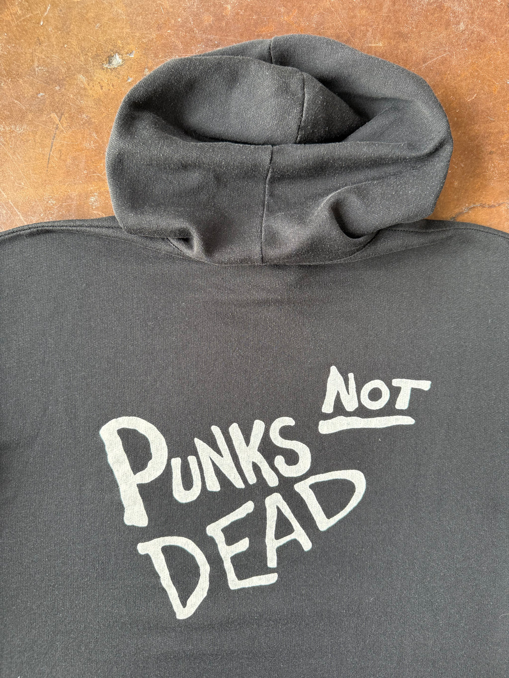 90s Punks Not Dead pullover hoodie (XL)