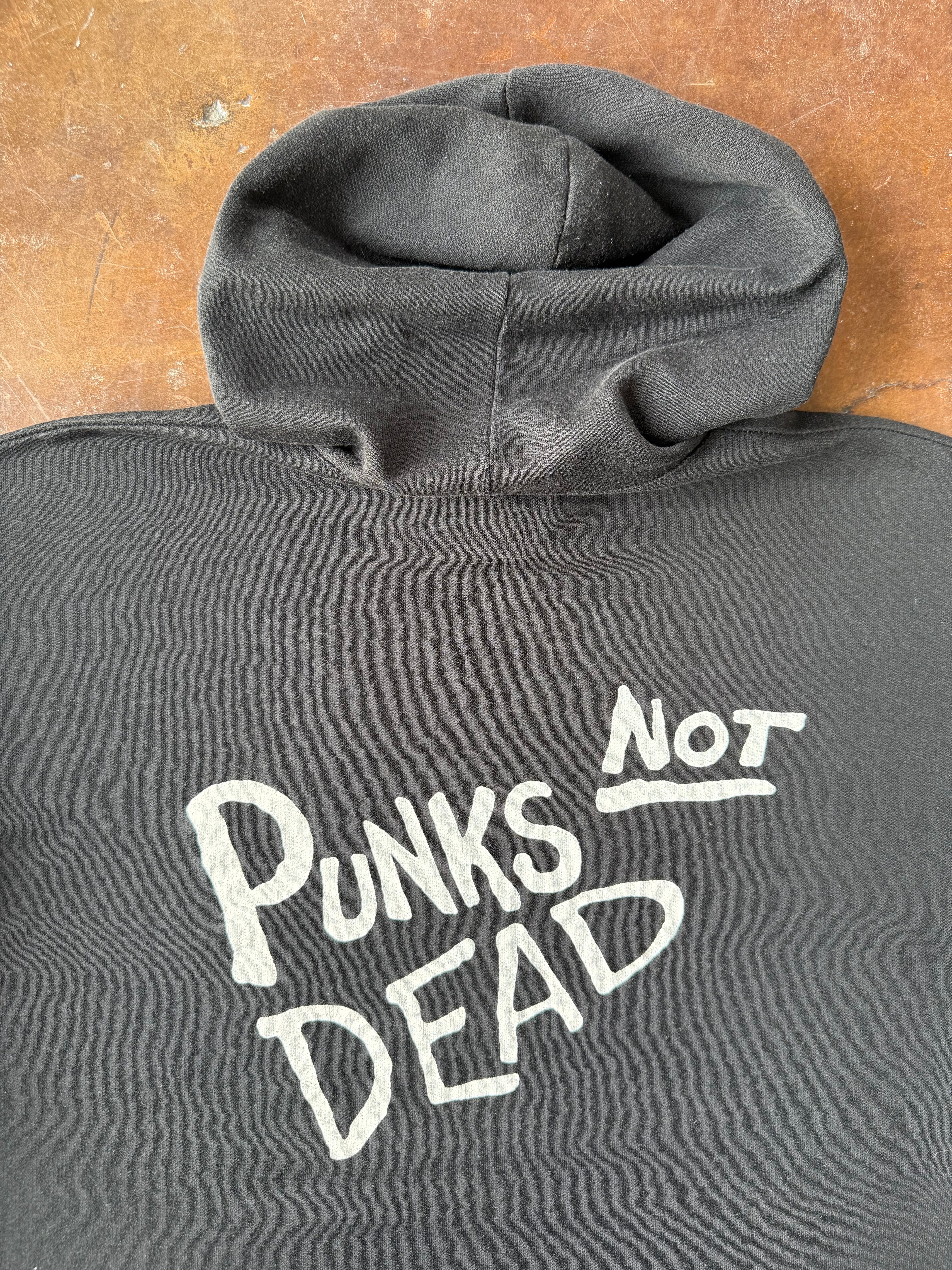 90s Punks Not Dead pullover hoodie (XL)