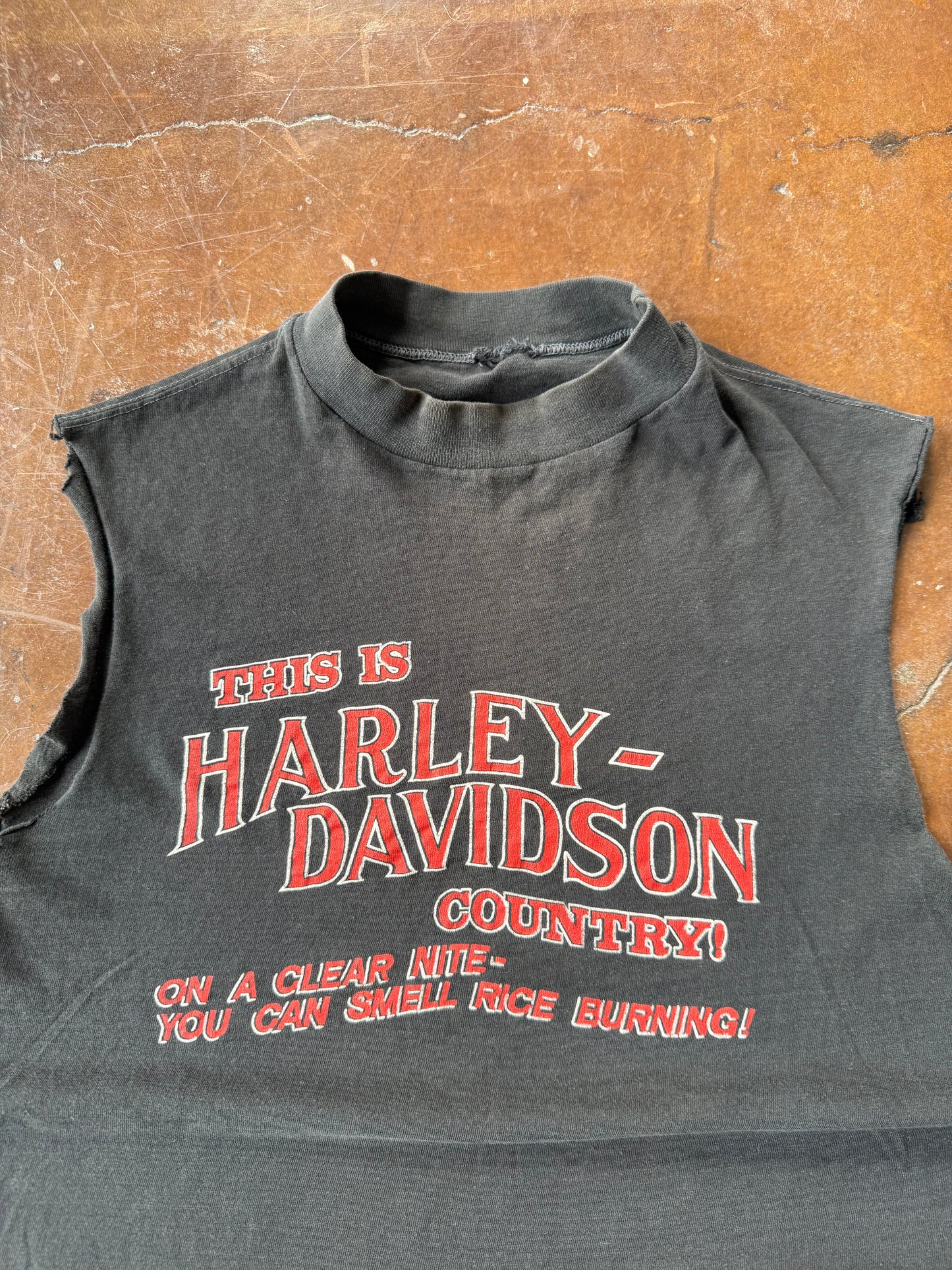80s Harley Davidson "this is harley country" cut-off shirt (MEDIUM)