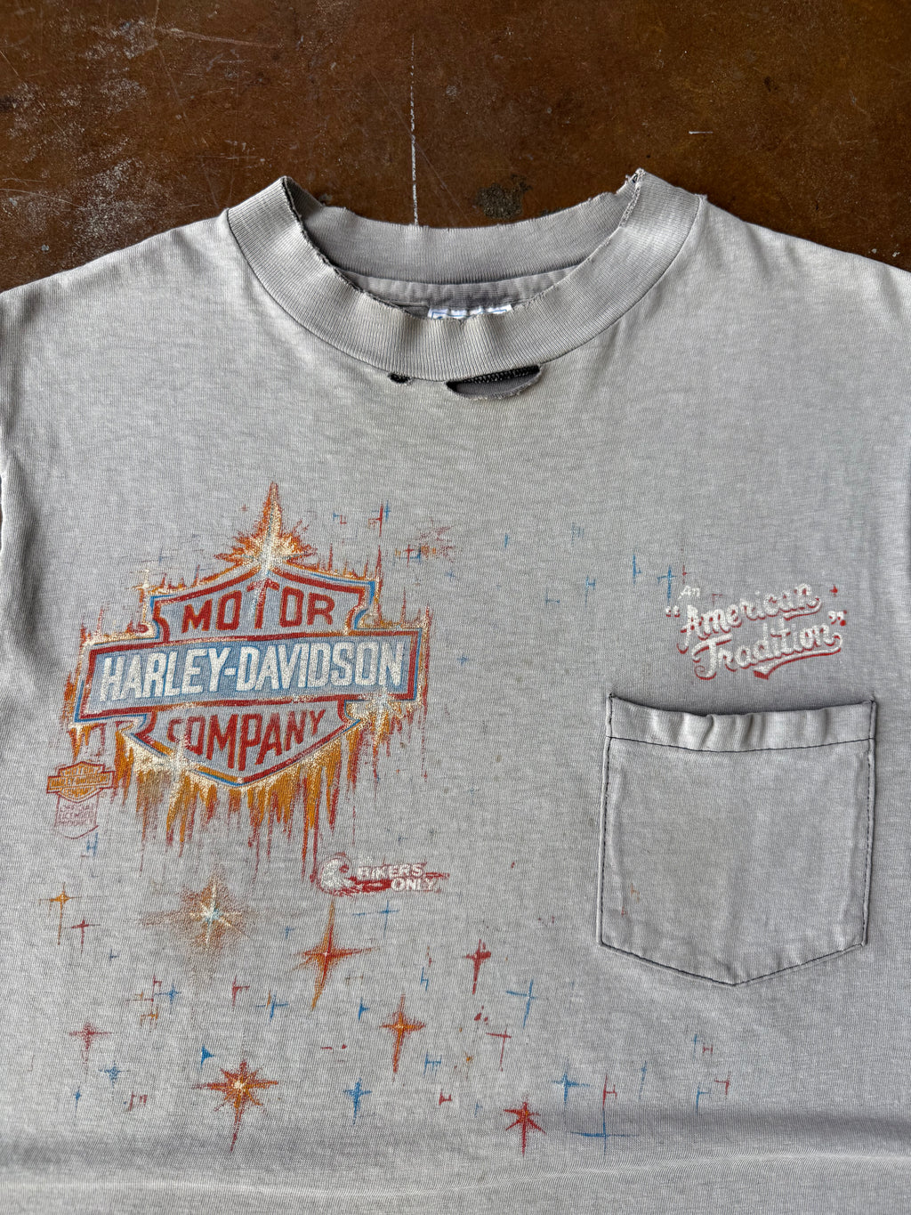 80s faded & lightly distressed Harley Davidson "shining shield" pocket cut-off shirt (MEDIUM)