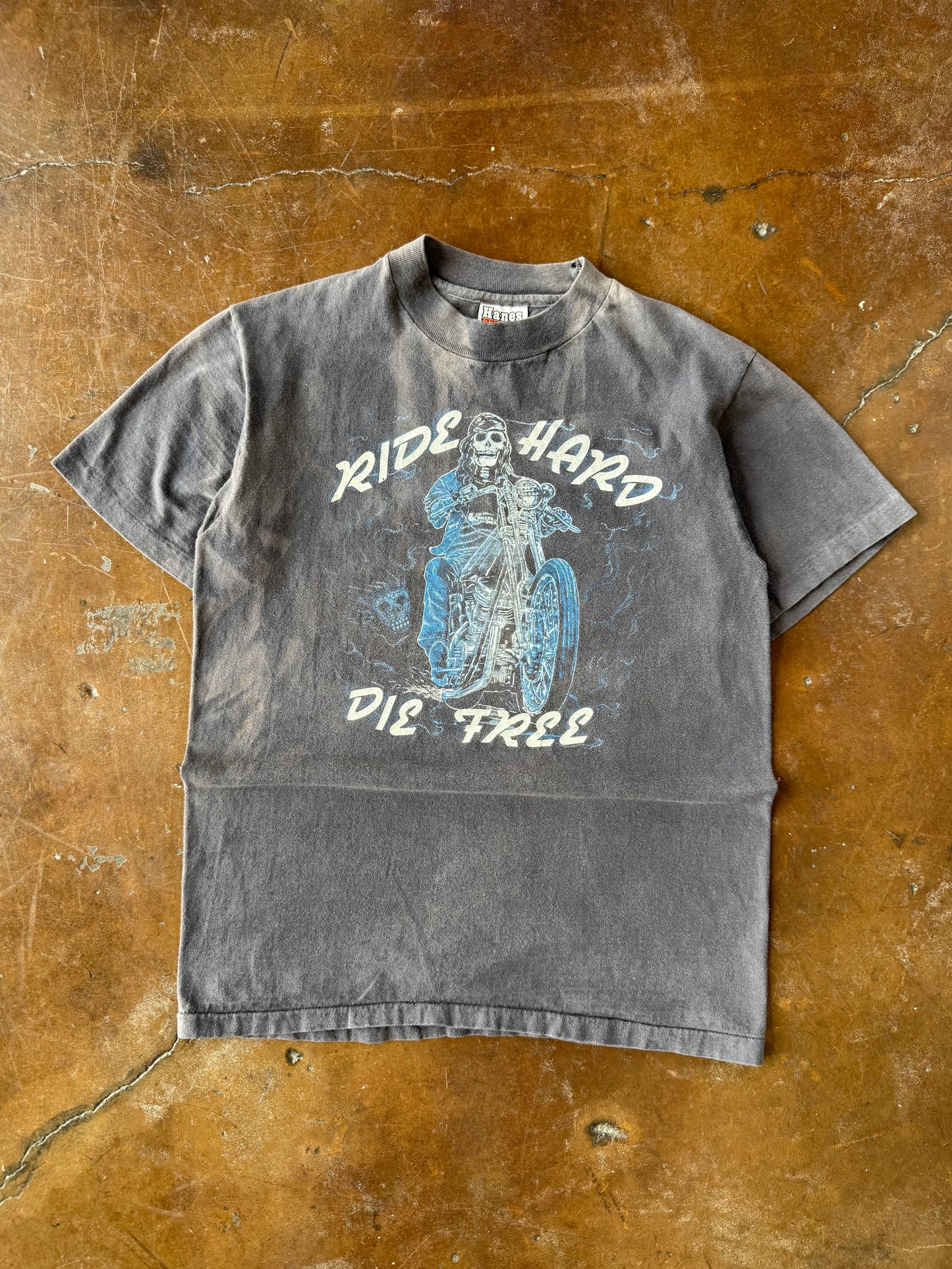 80s faded Harley Davidson "ride hard, dies free" biker shirt (MEDIUM)