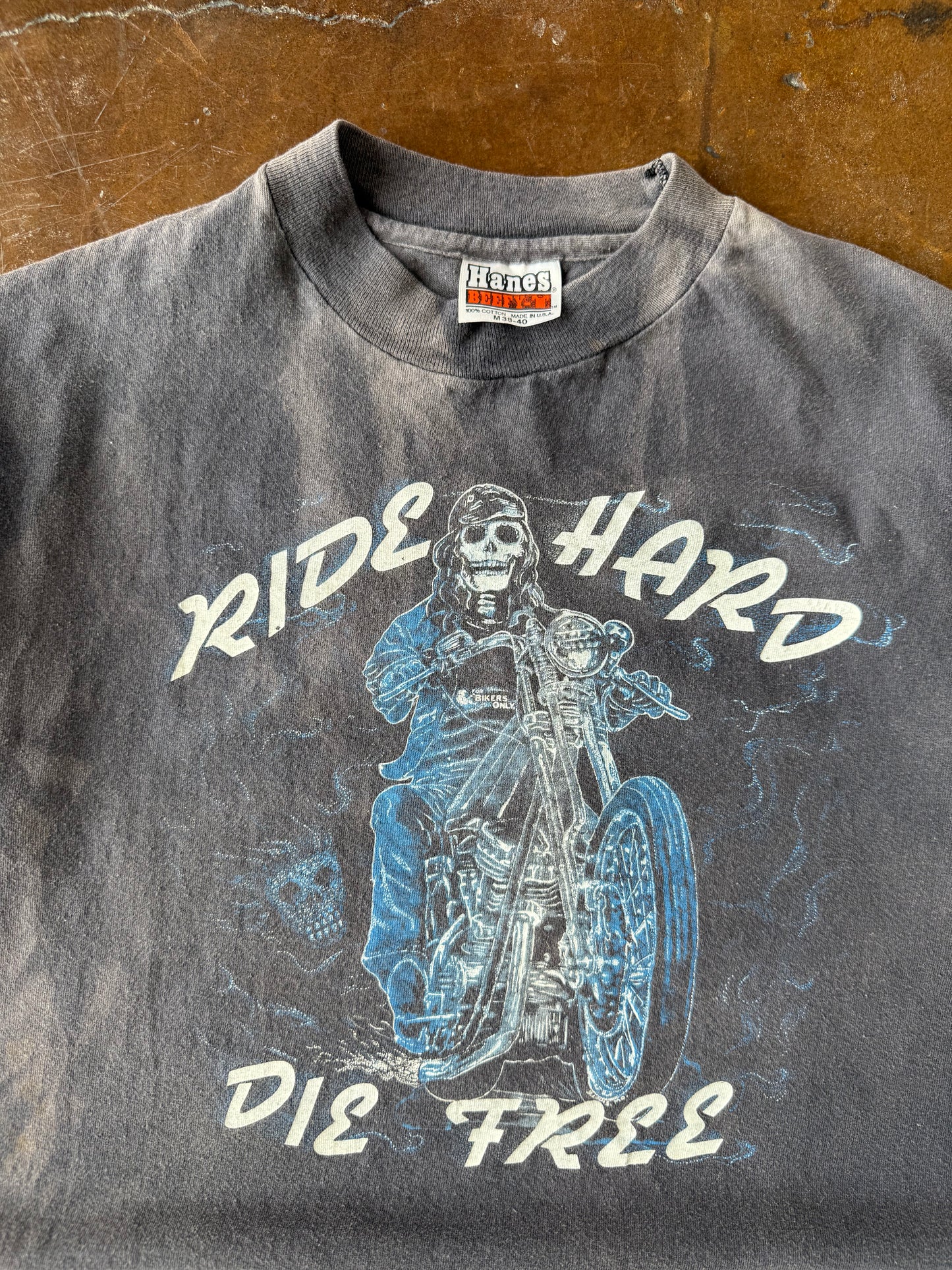 80s faded Harley Davidson "ride hard, dies free" biker shirt (MEDIUM)