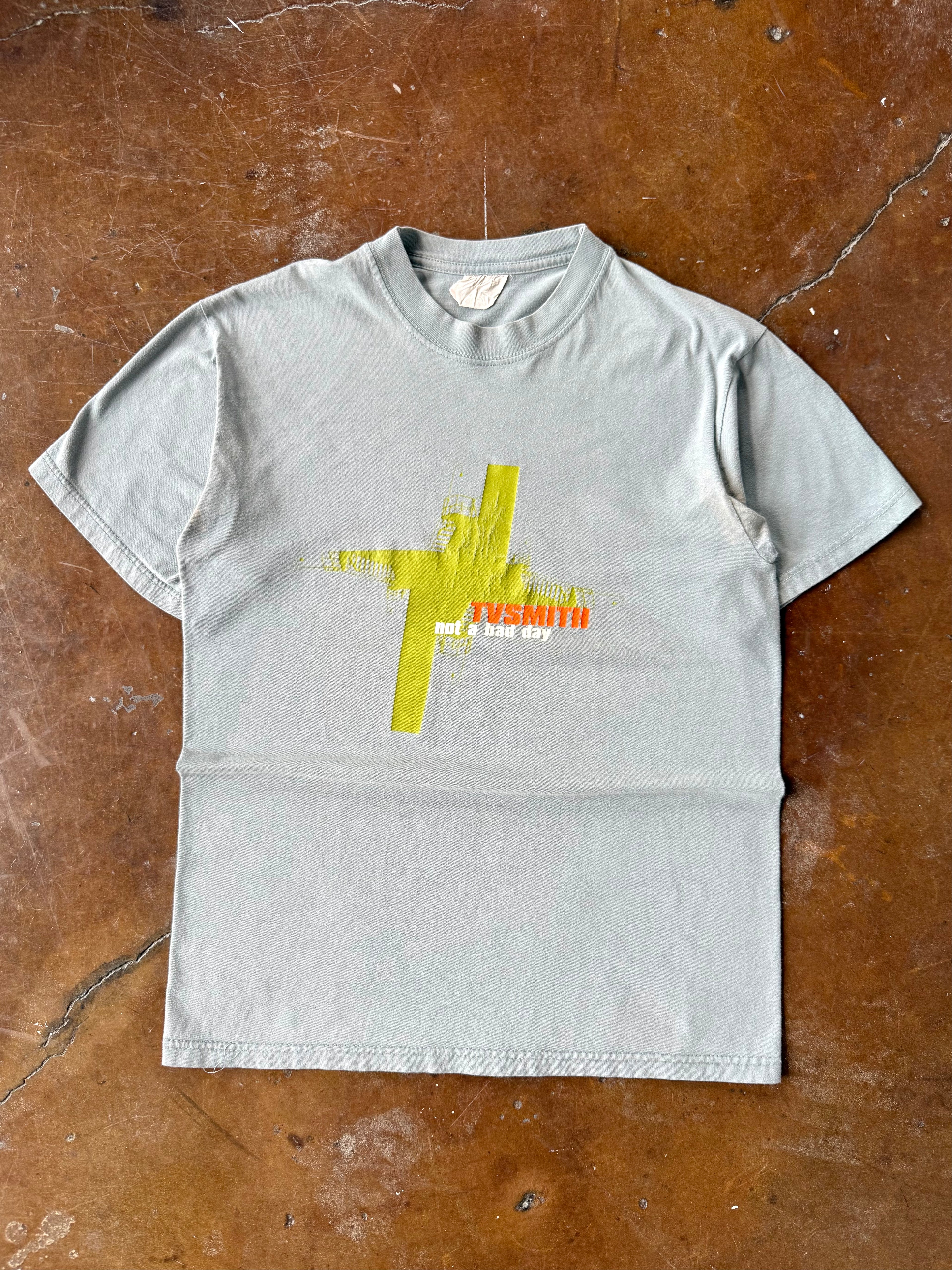 2000s Tvsmith "not a bad day" band shirt (MEDIUM)