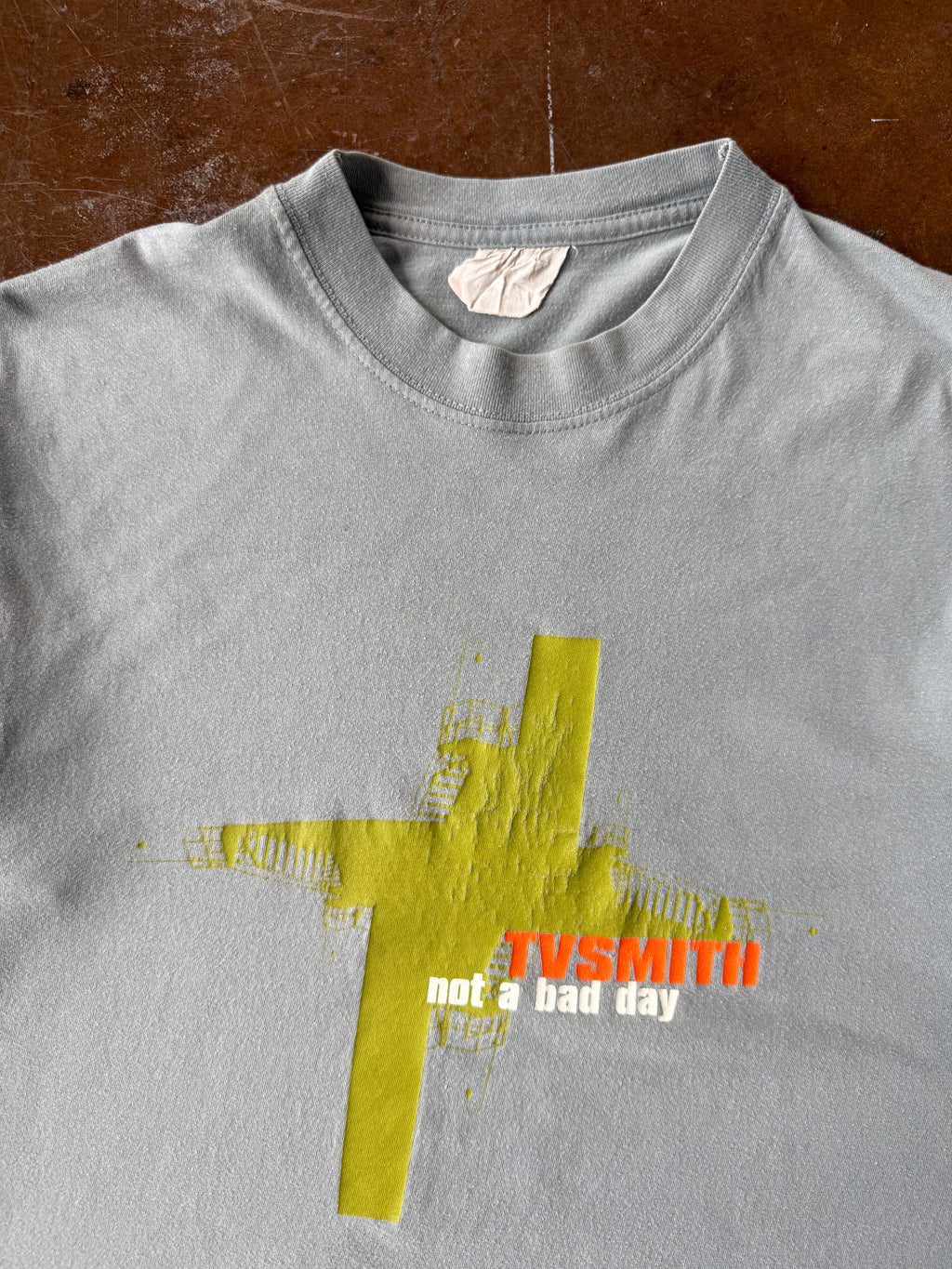 2000s Tvsmith "not a bad day" band shirt (MEDIUM)