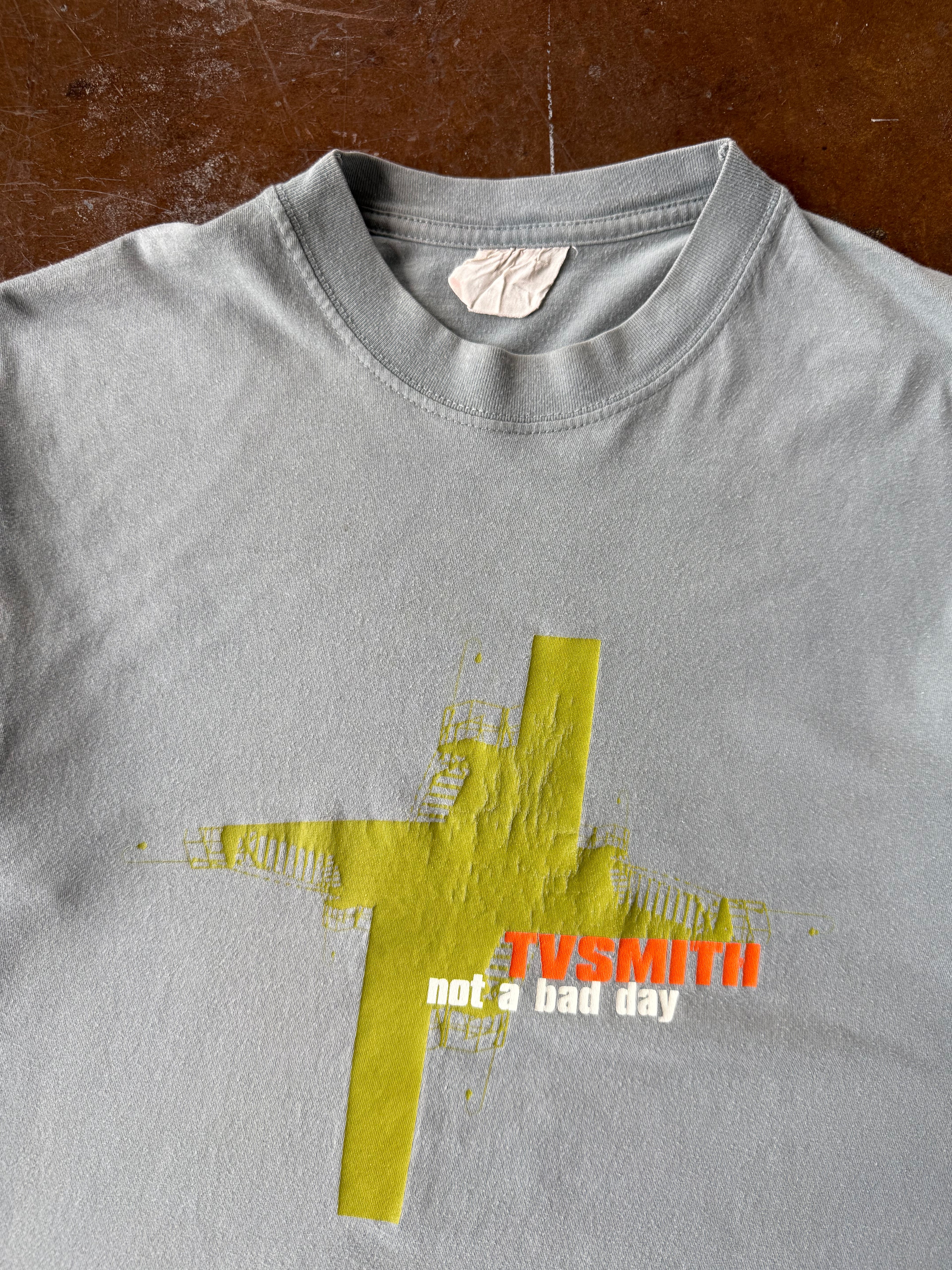 2000s Tvsmith "not a bad day" band shirt (MEDIUM)