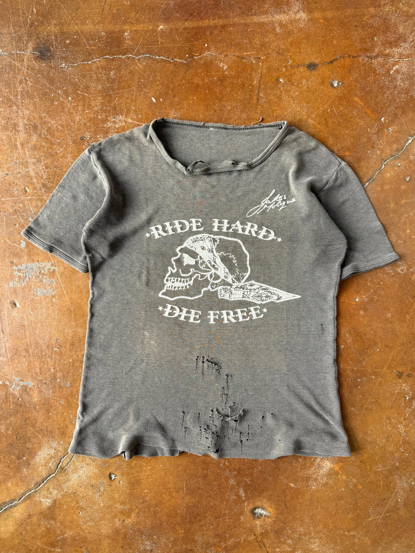 70s faded & distressed Harley Davidson "ride hard, die free" biker shirt (MEDIUM)