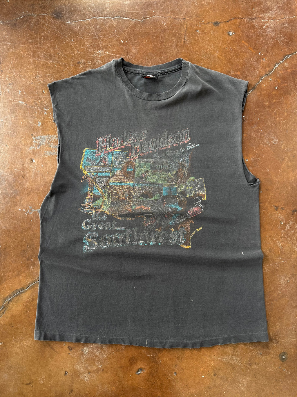 90s faded Harley Davidson "great southwest" biker cut-off shirt (XL)