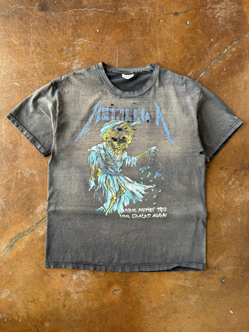2000s faded & lightly distressed Metallica "doris" band shirt (LARGE)