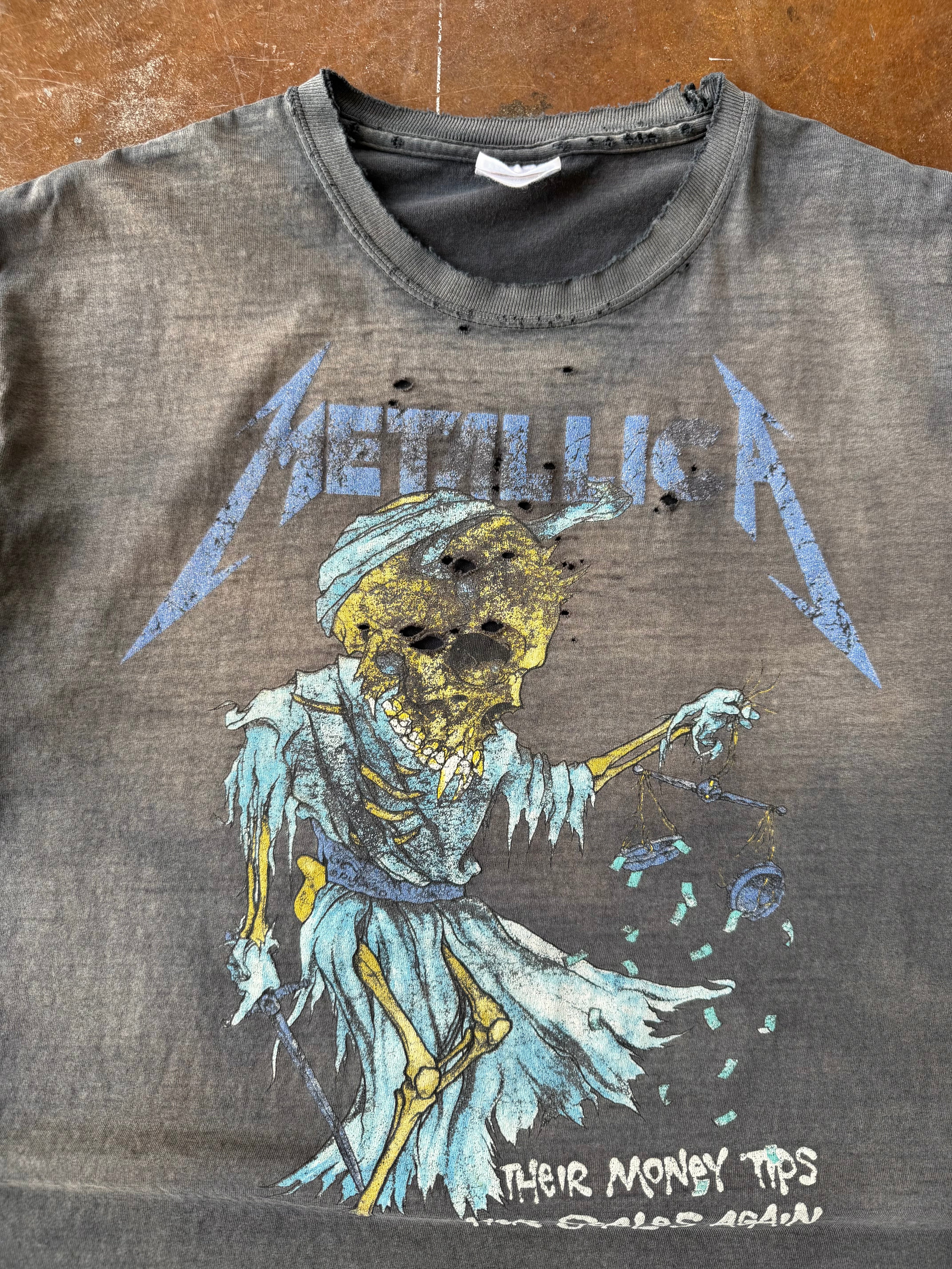 2000s faded & lightly distressed Metallica "doris" band shirt (LARGE)