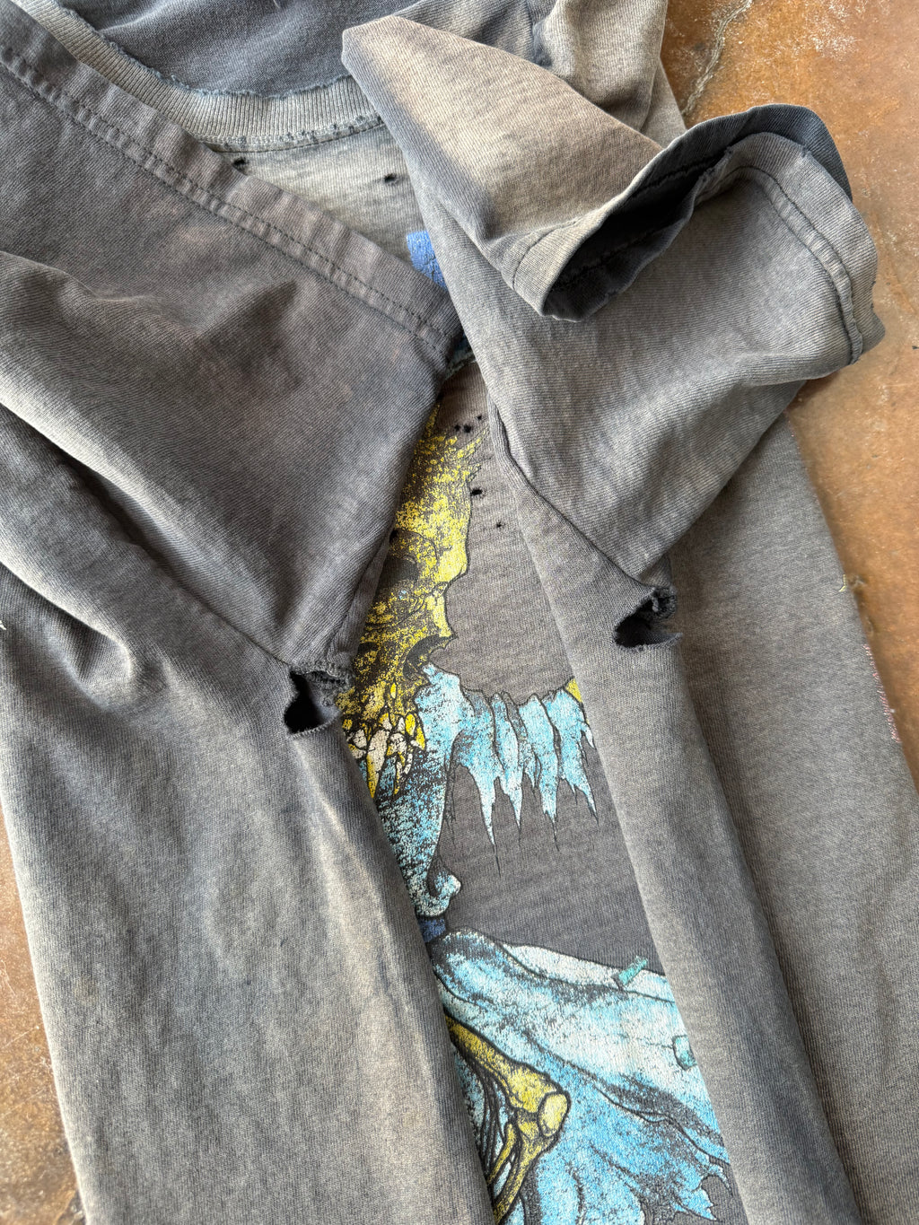 2000s faded & lightly distressed Metallica "doris" band shirt (LARGE)