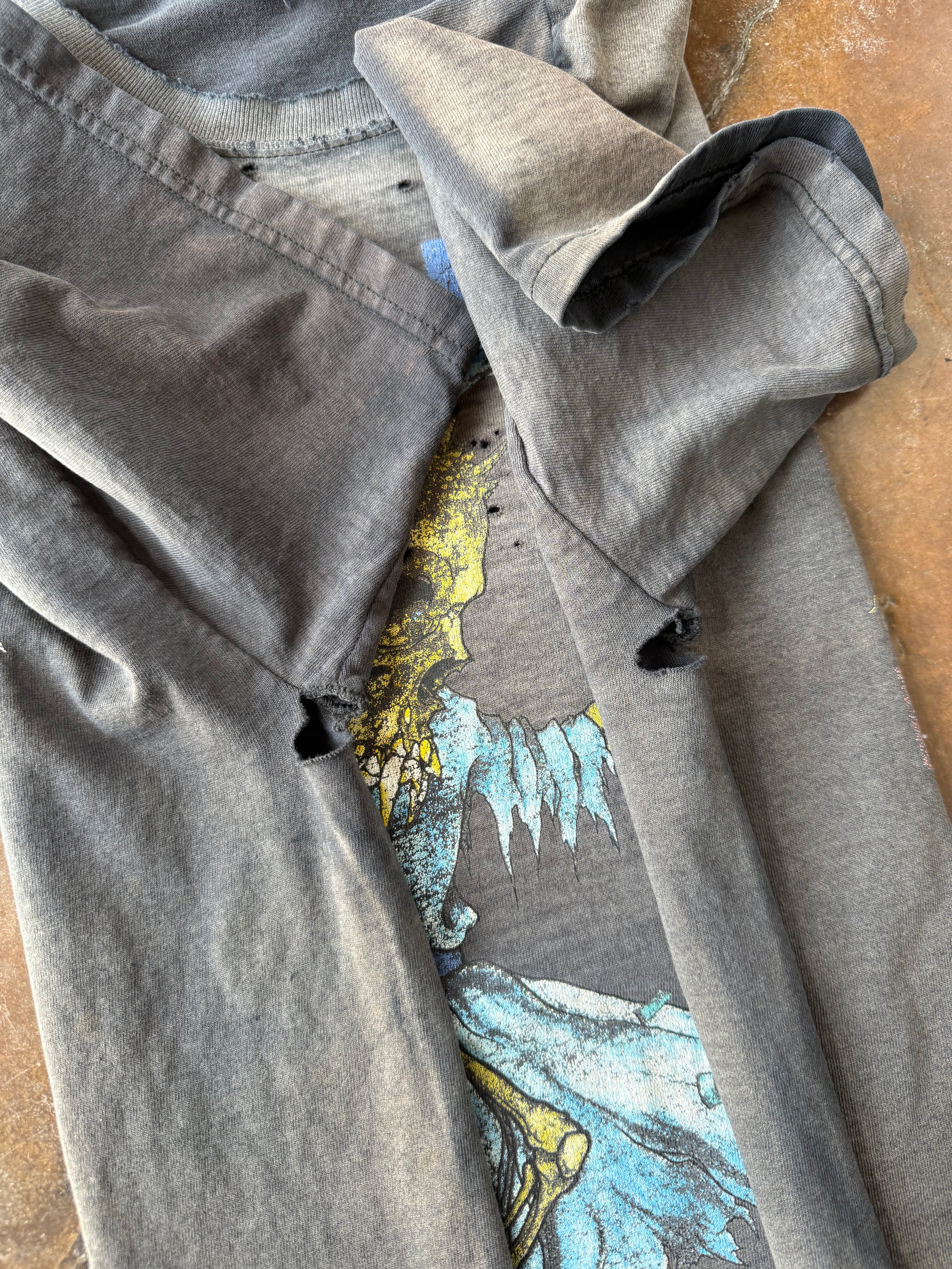 2000s faded & lightly distressed Metallica "doris" band shirt (LARGE)