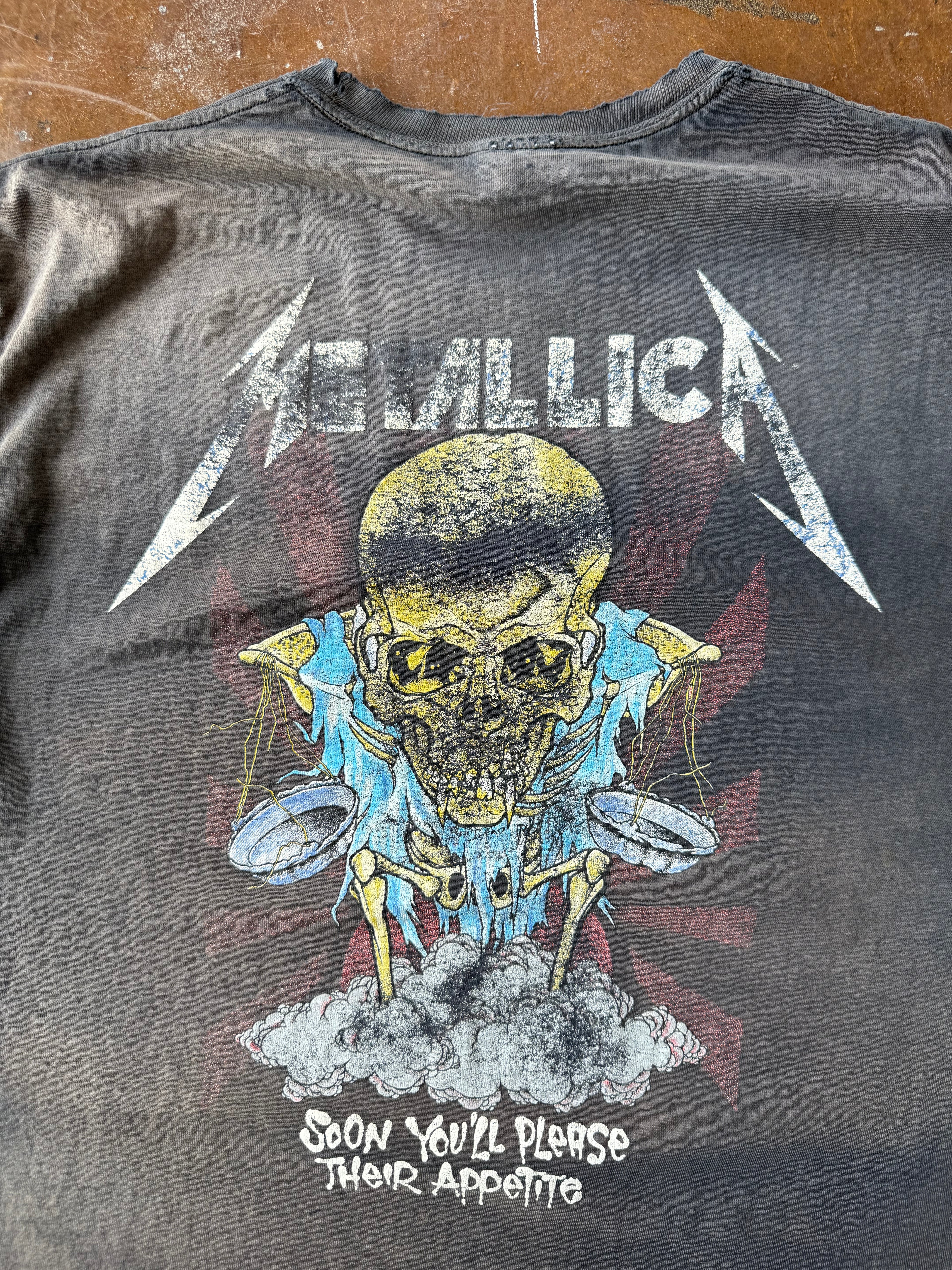 2000s faded & lightly distressed Metallica "doris" band shirt (LARGE)