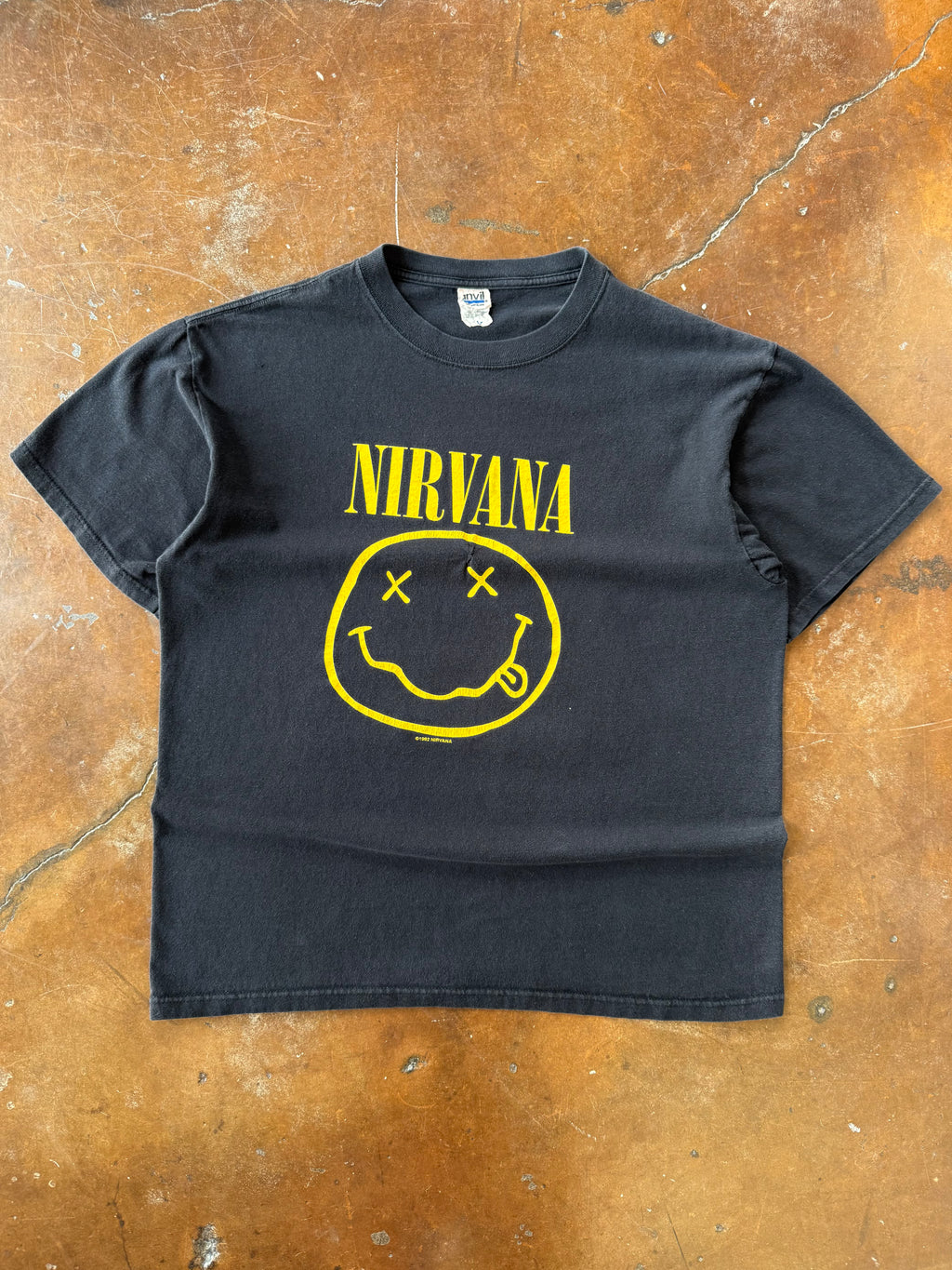 2000s Nirvana "smiley face" band shirt (LARGE)